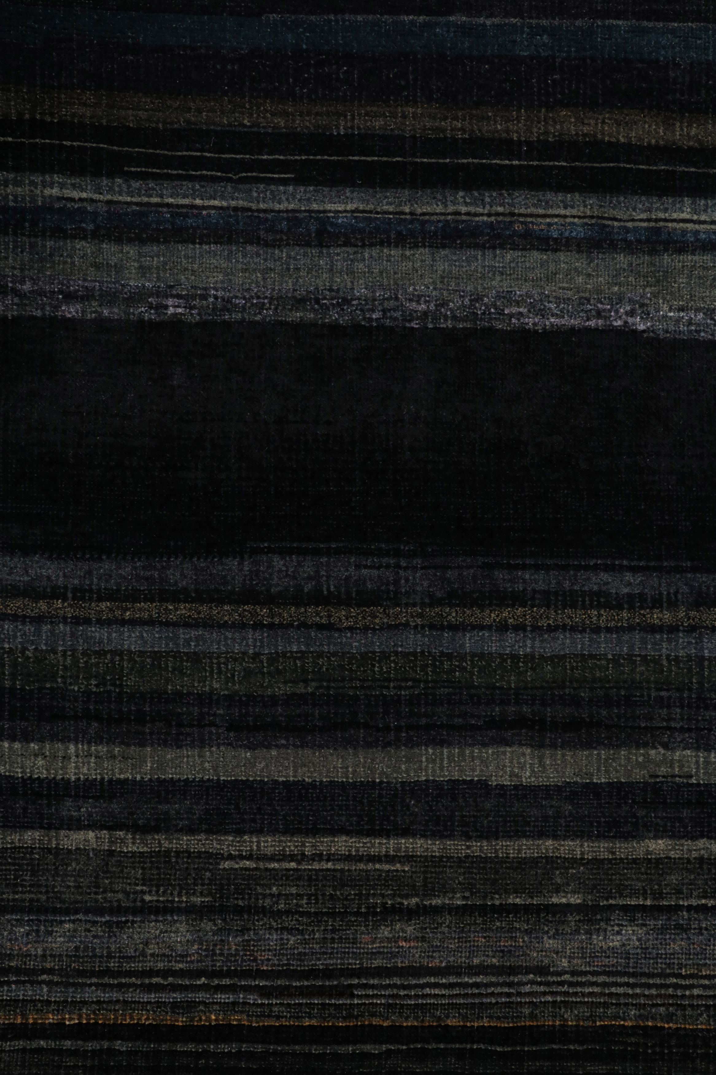 Rug & Kilim's Modern Textural Rug in Grisaille Blau und Schwarz Streifen und Striae (Indisch) im Angebot