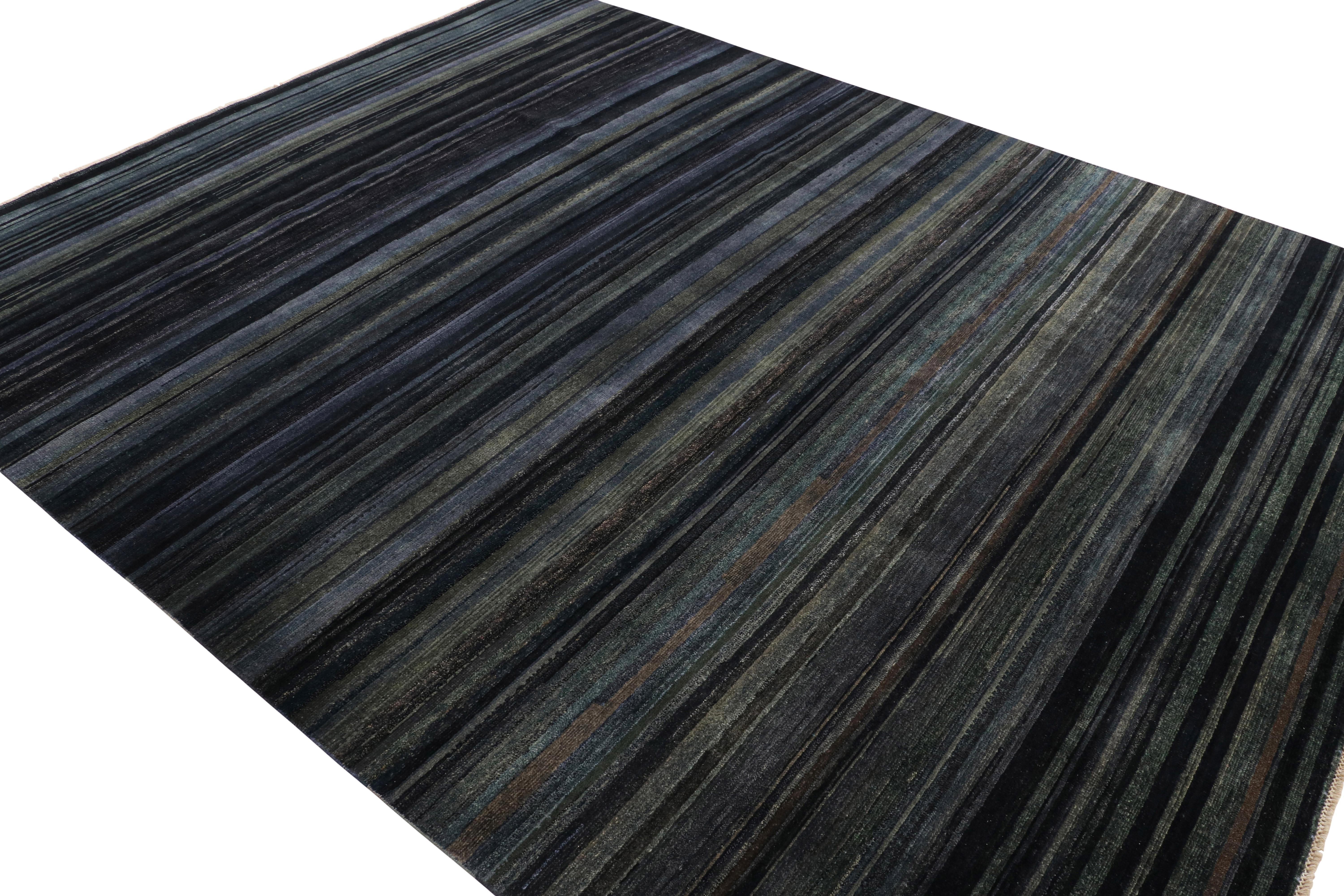 Alfombra de textura moderna Rug & Kilim en azul grisáceo y rayas y negro Anudado a mano en venta