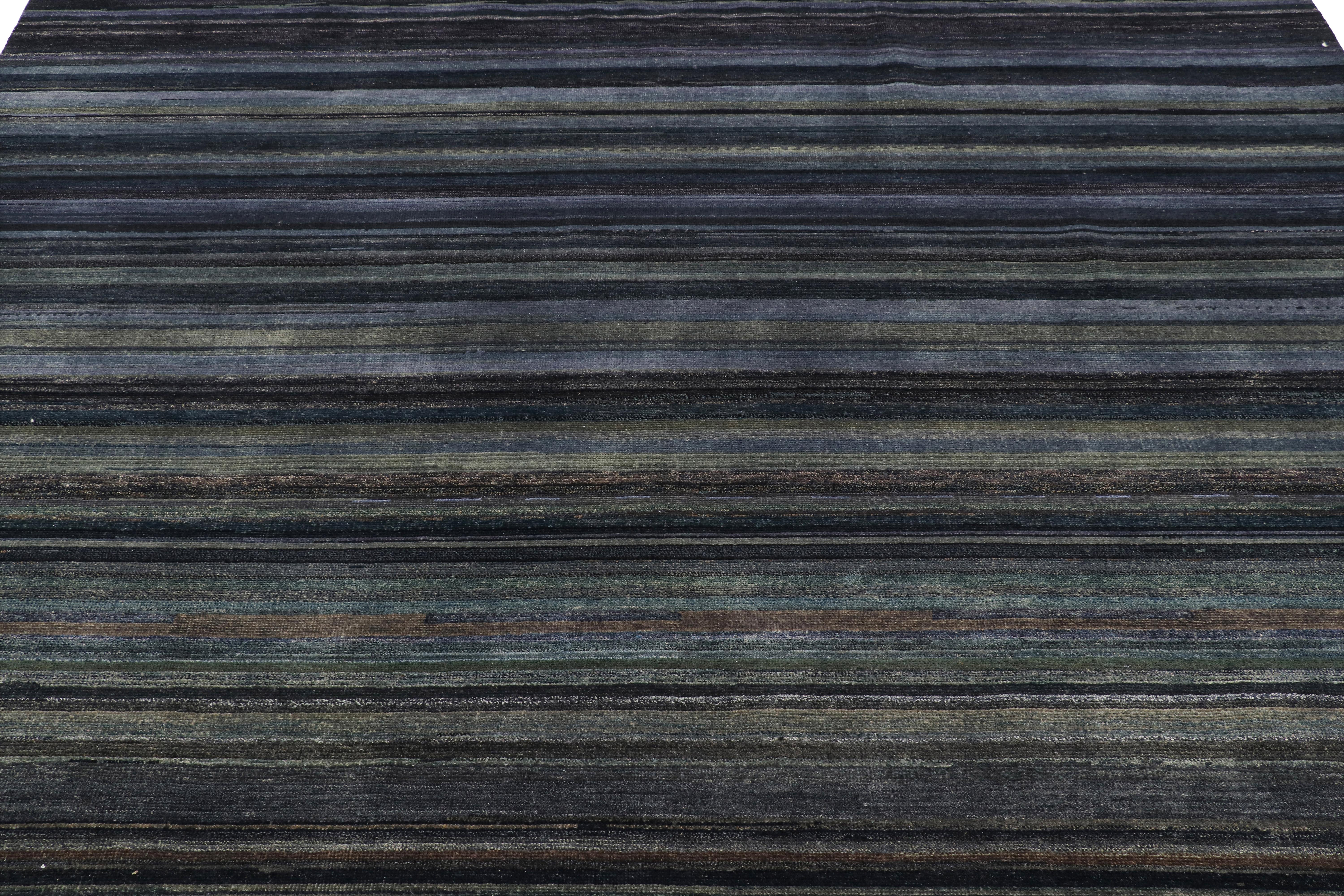 Rug & Kilim: Tappeto moderno a righe e strisce grigie, blu e nere. In condizioni Nuovo in vendita a Long Island City, NY