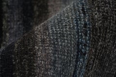 Rug & Kilim's Modern Textural Rug in Grisaille Blau und Schwarz Streifen und Striae