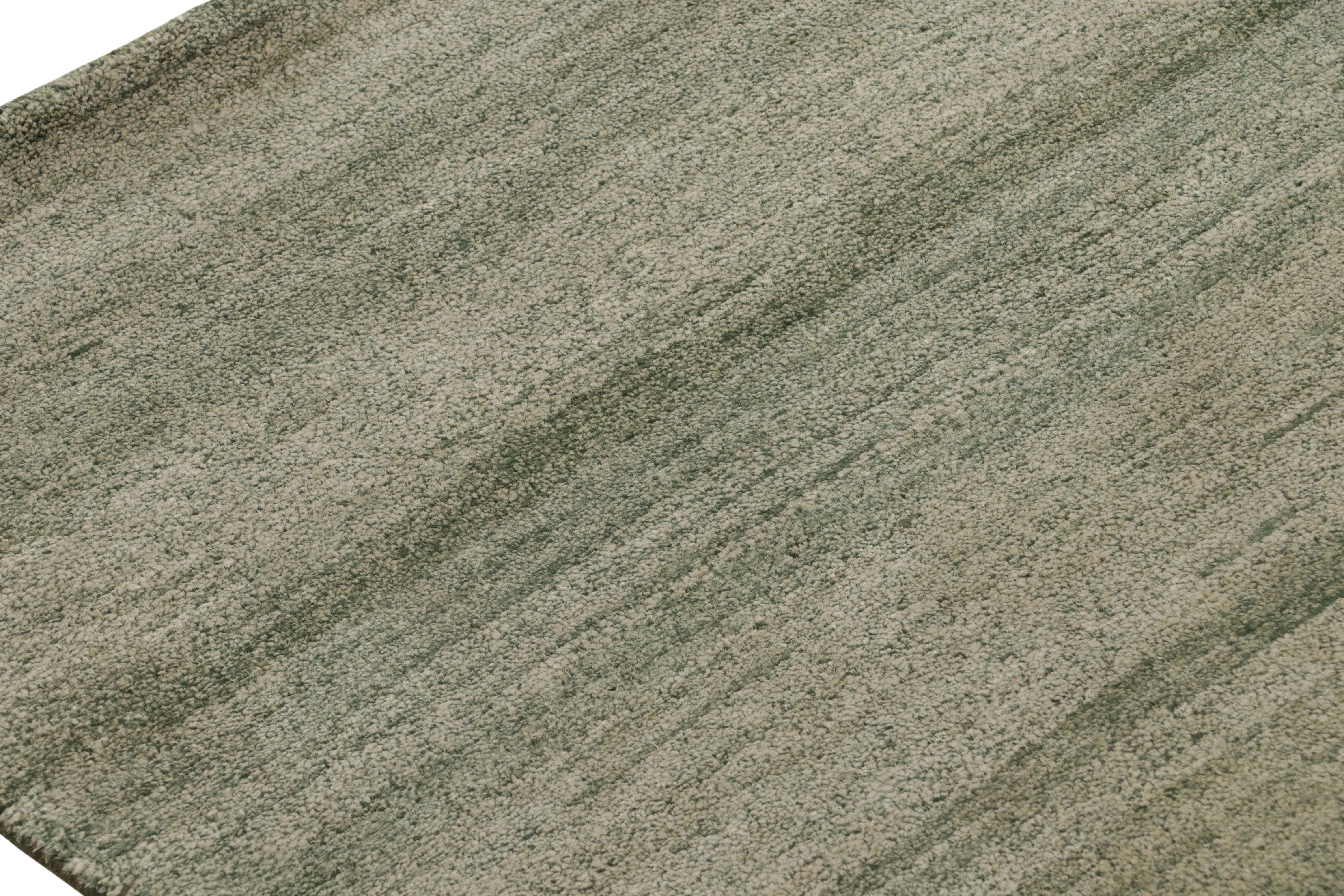 Alfombra de textura moderna Rug & Kilim en tonos verde claro y estrías en Nuevo estado para la venta en Long Island City, NY