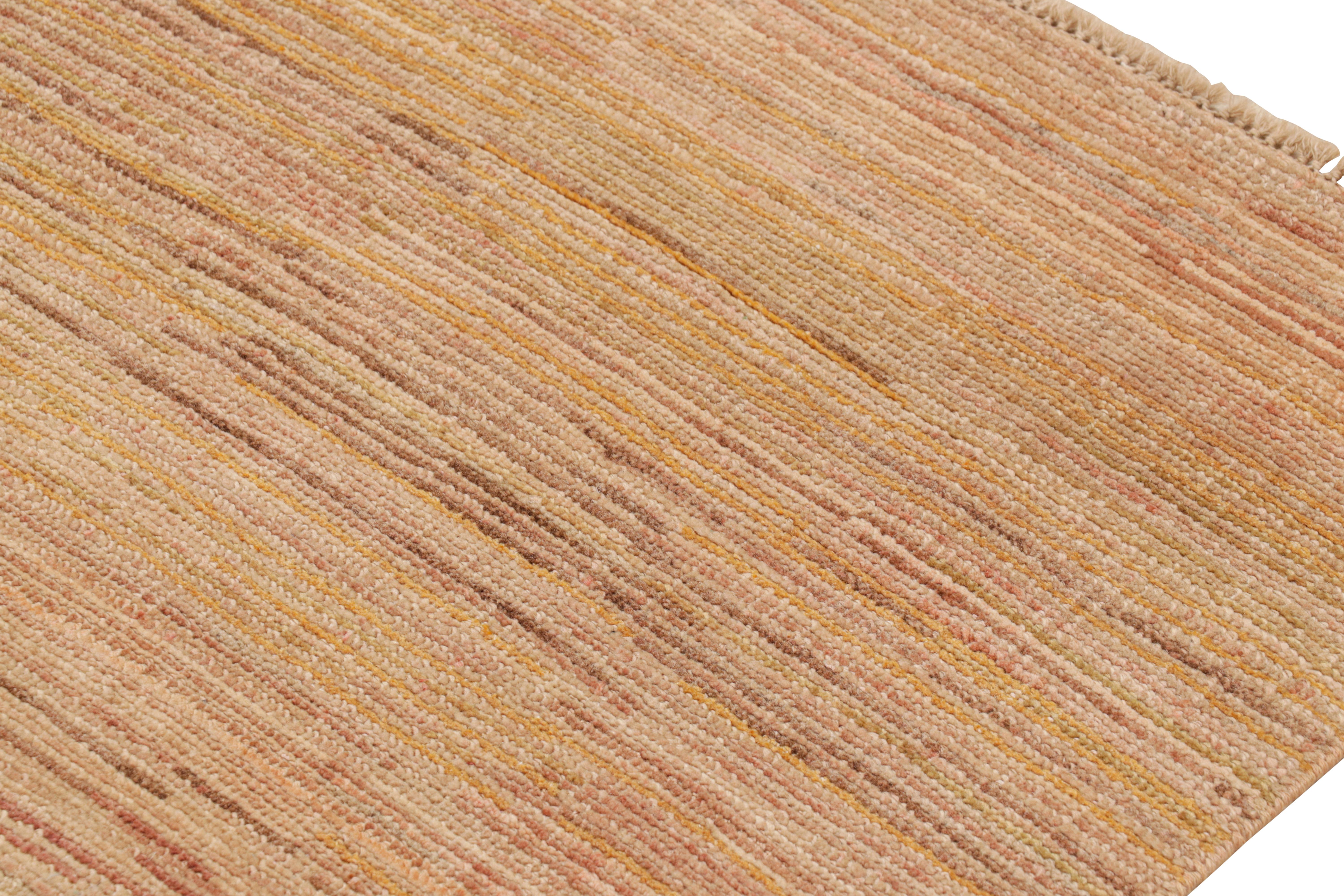 Rug & Kilim's Modern Textural Rug in Peach Tones, Stripes and Striae (tapis à texture moderne dans les tons pêche, à rayures et à bandes) Neuf - En vente à Long Island City, NY