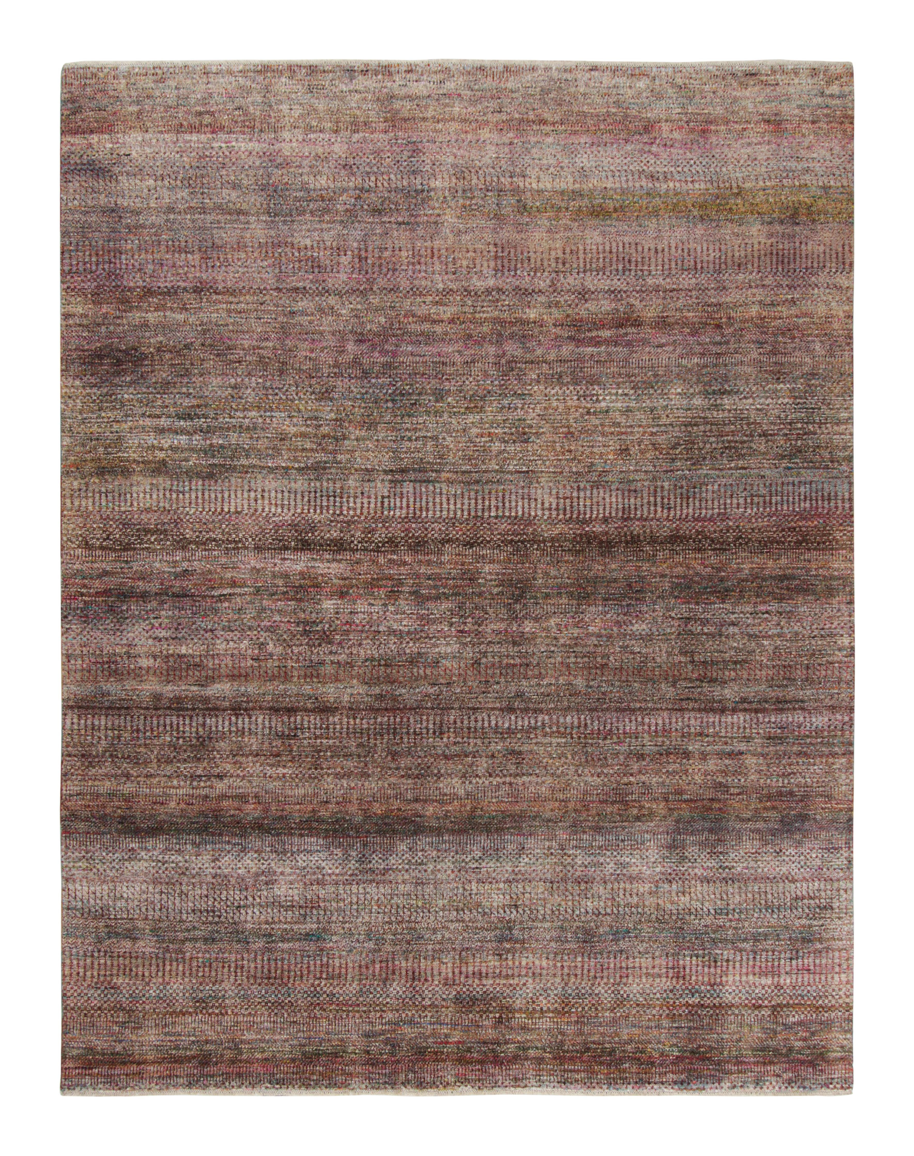 Ce tapis texturé 8x10 est un nouvel ajout à la collection Texture of Color de Rug & Kilim. Il est fait de soie nouée à la main et reprend le thème de cette collection, en particulier une teinture végétale comme celles utilisées dans les tapis
