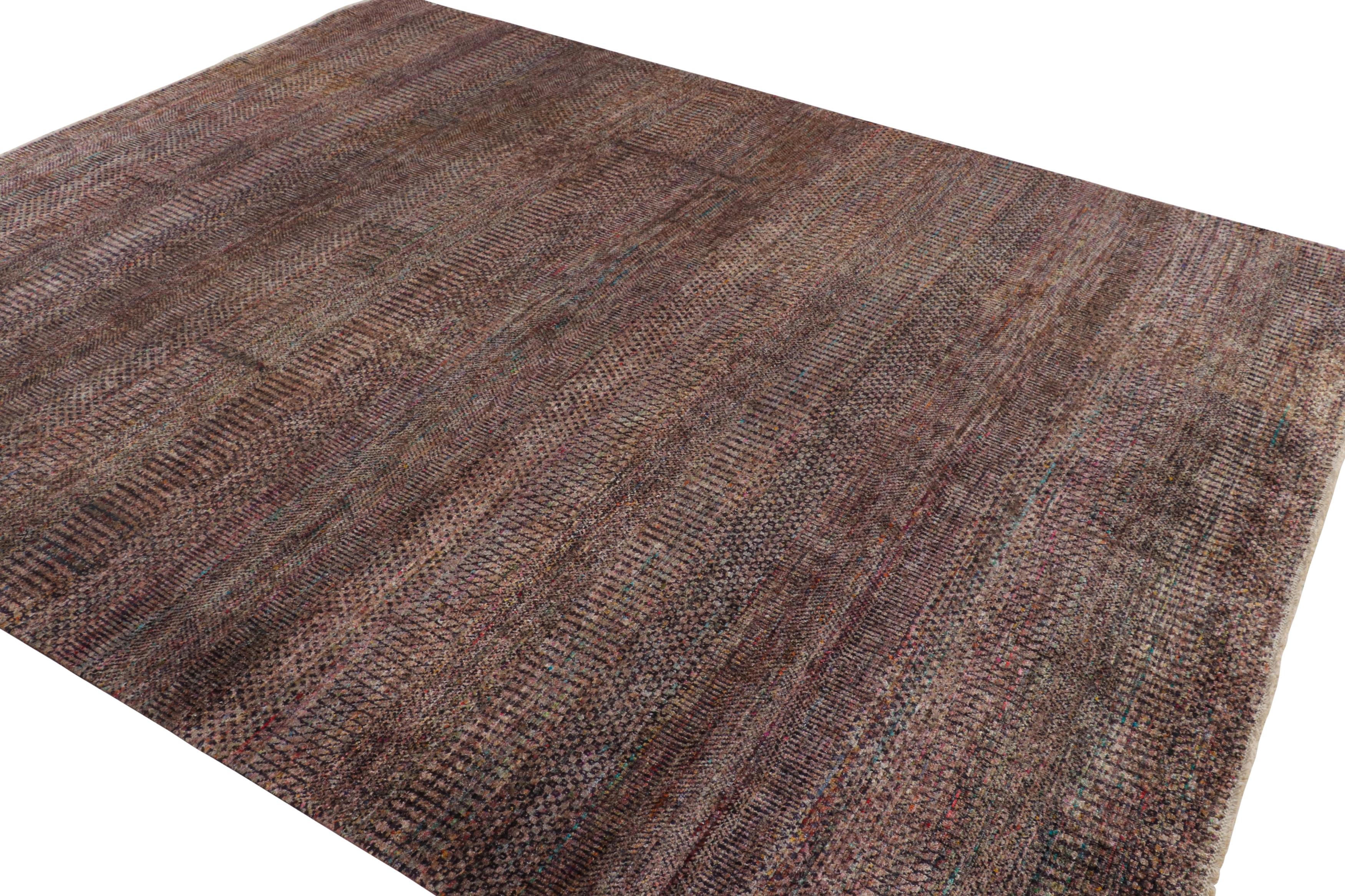 Annodato a mano Rug & Kilim - Tappeto moderno con texture viola e striature policrome in vendita