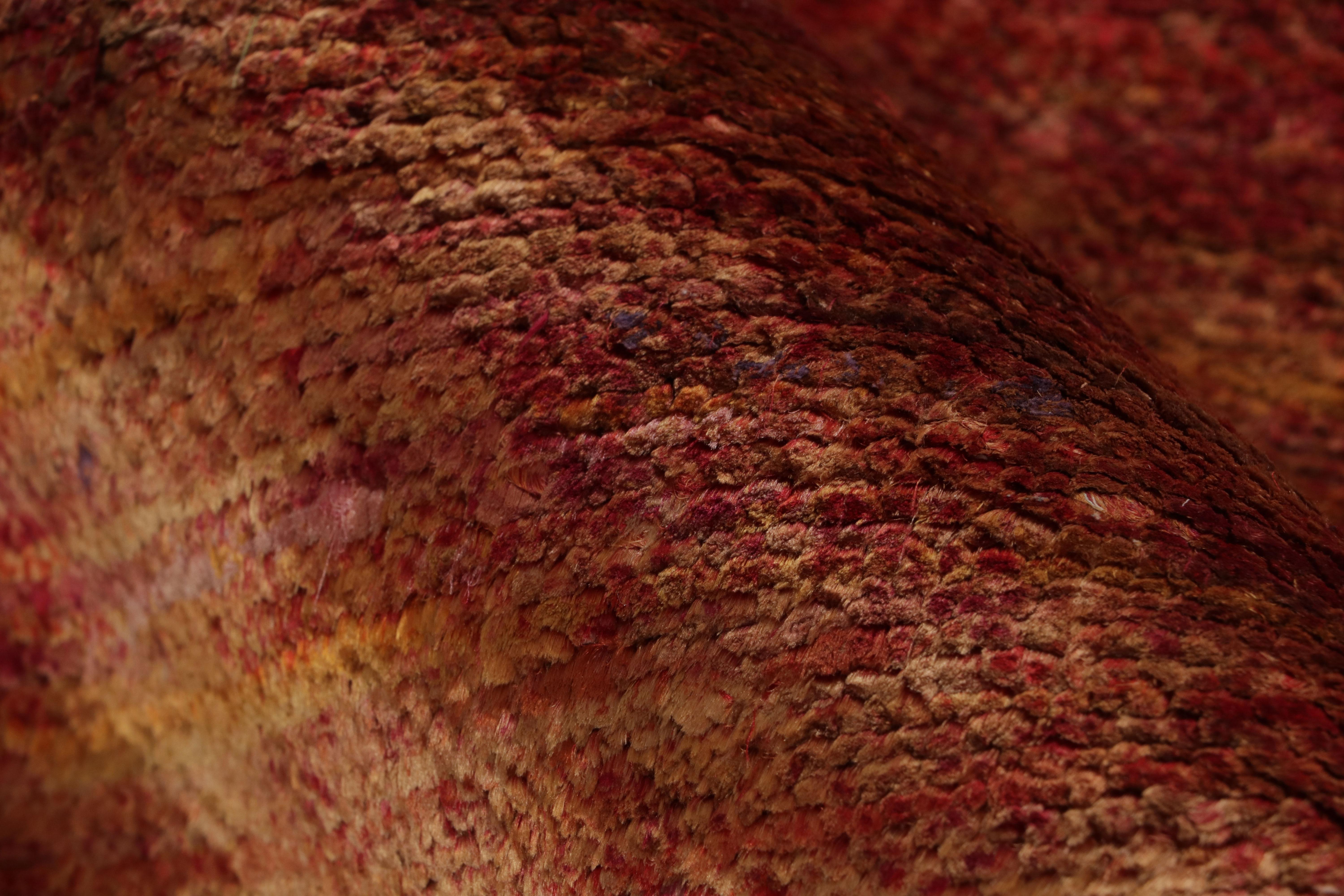 XXI secolo e contemporaneo Rug & Kilim: un tappeto moderno dai toni rossi e dorati e dalle striature in vendita