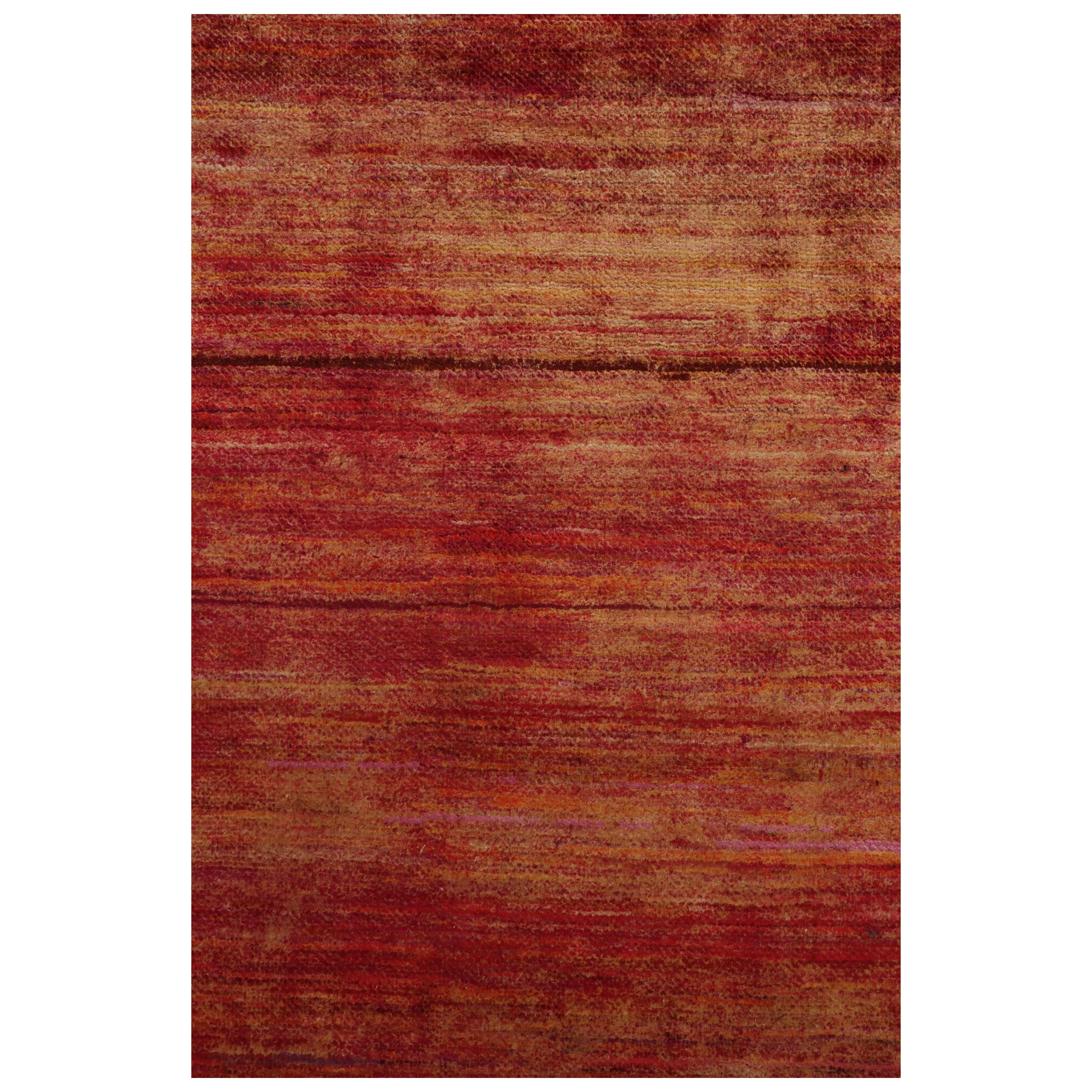 Rug
Kilim: un tappeto moderno dai toni rossi e dorati e dalle striature