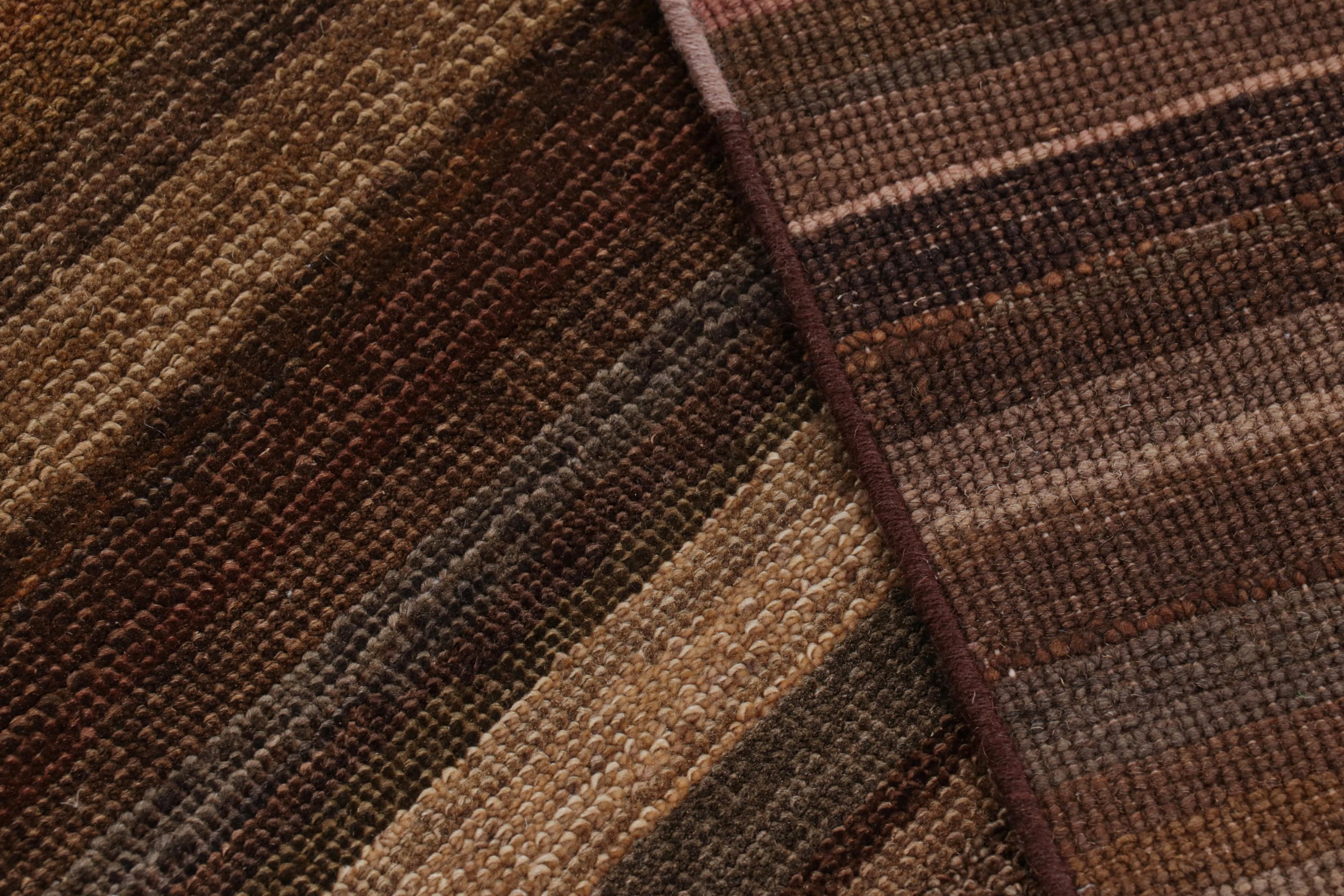 Rug & Kilims moderner Strukturteppich in satten braunen Streifen und bernsteinfarbenen Tönen (Wolle) im Angebot