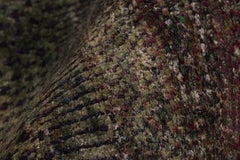 Le tapis Modernity de Rug & Kilim dans les tons de prune et de vert