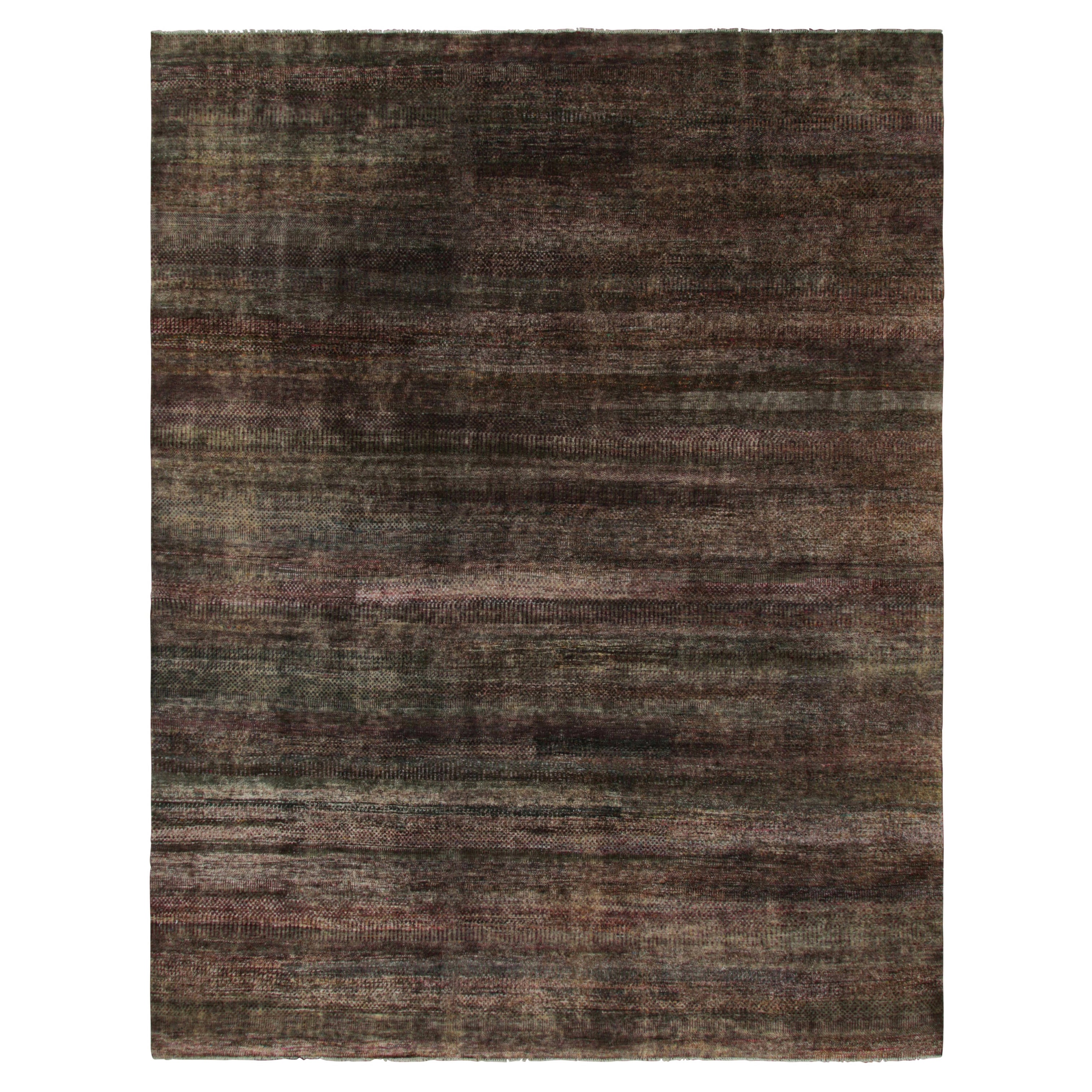 Rug & Kilim: un tappeto moderno dai toni del prugna e del verde
