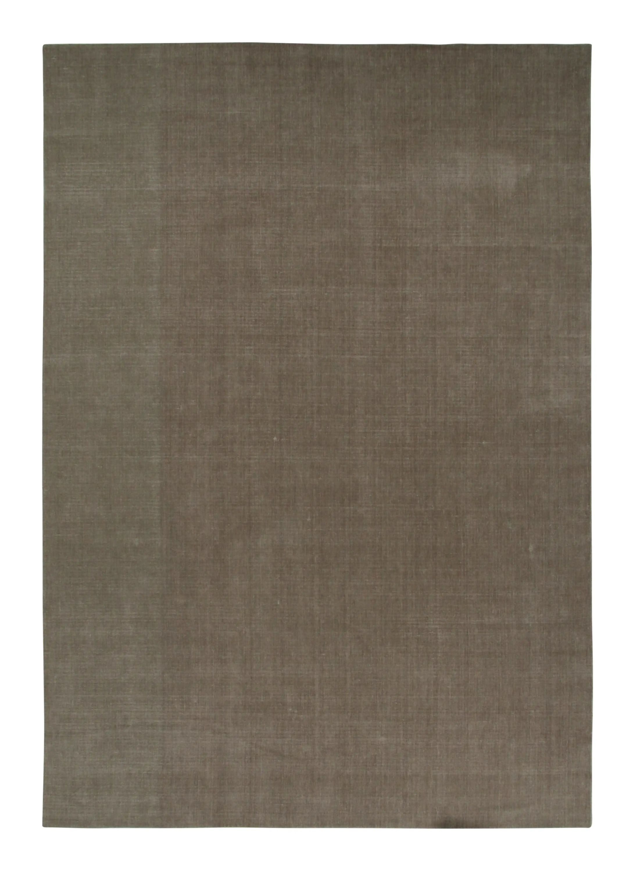 Rug & Kilim’s Modern Textural Solid Rug in Brown Tones