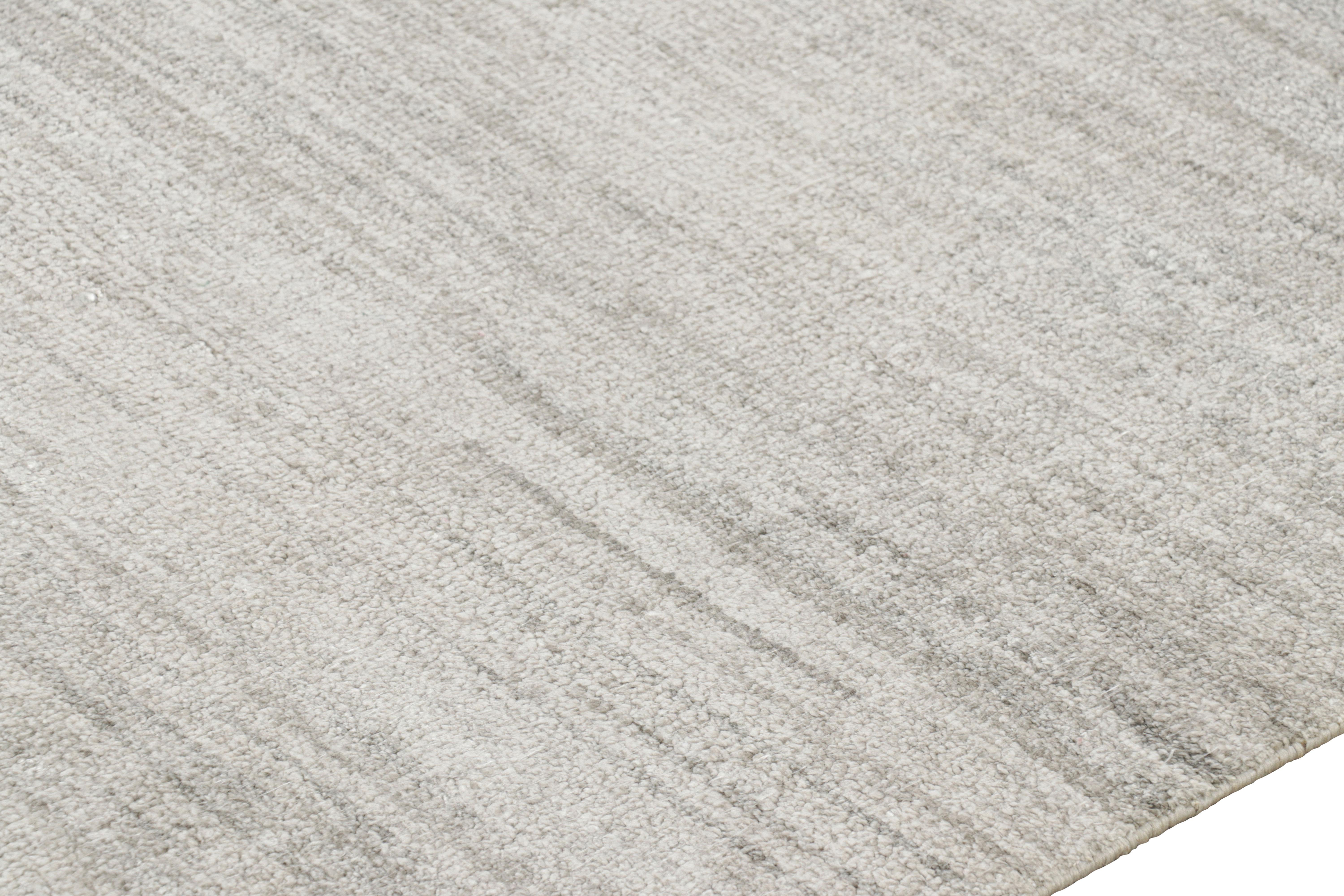 Rug & Kilim's Modern Textural Square Rug in silber-grauen Tönen (Moderne) im Angebot