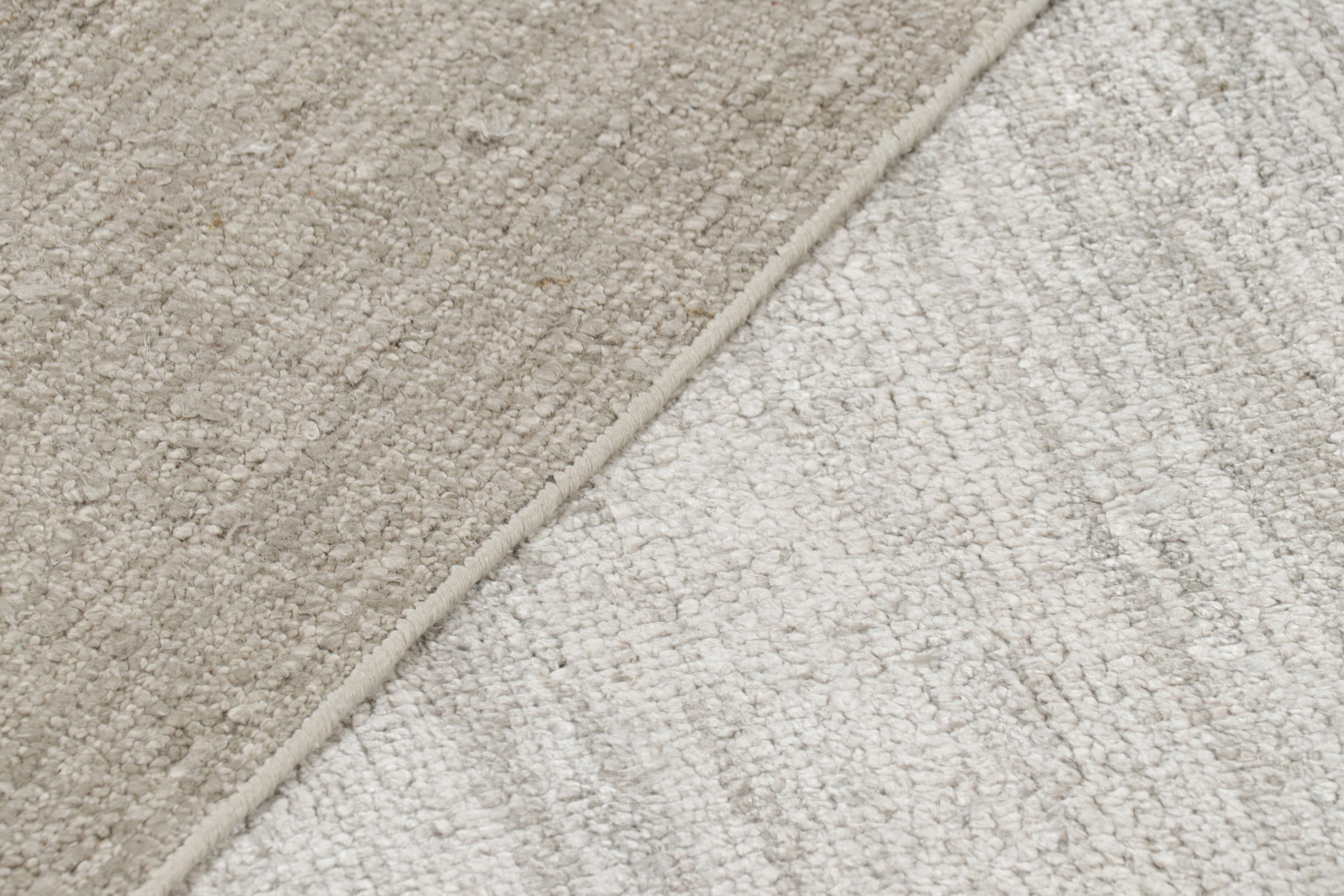 Rug & Kilim's Modern Textural Square Rug in silber-grauen Tönen (Seide) im Angebot