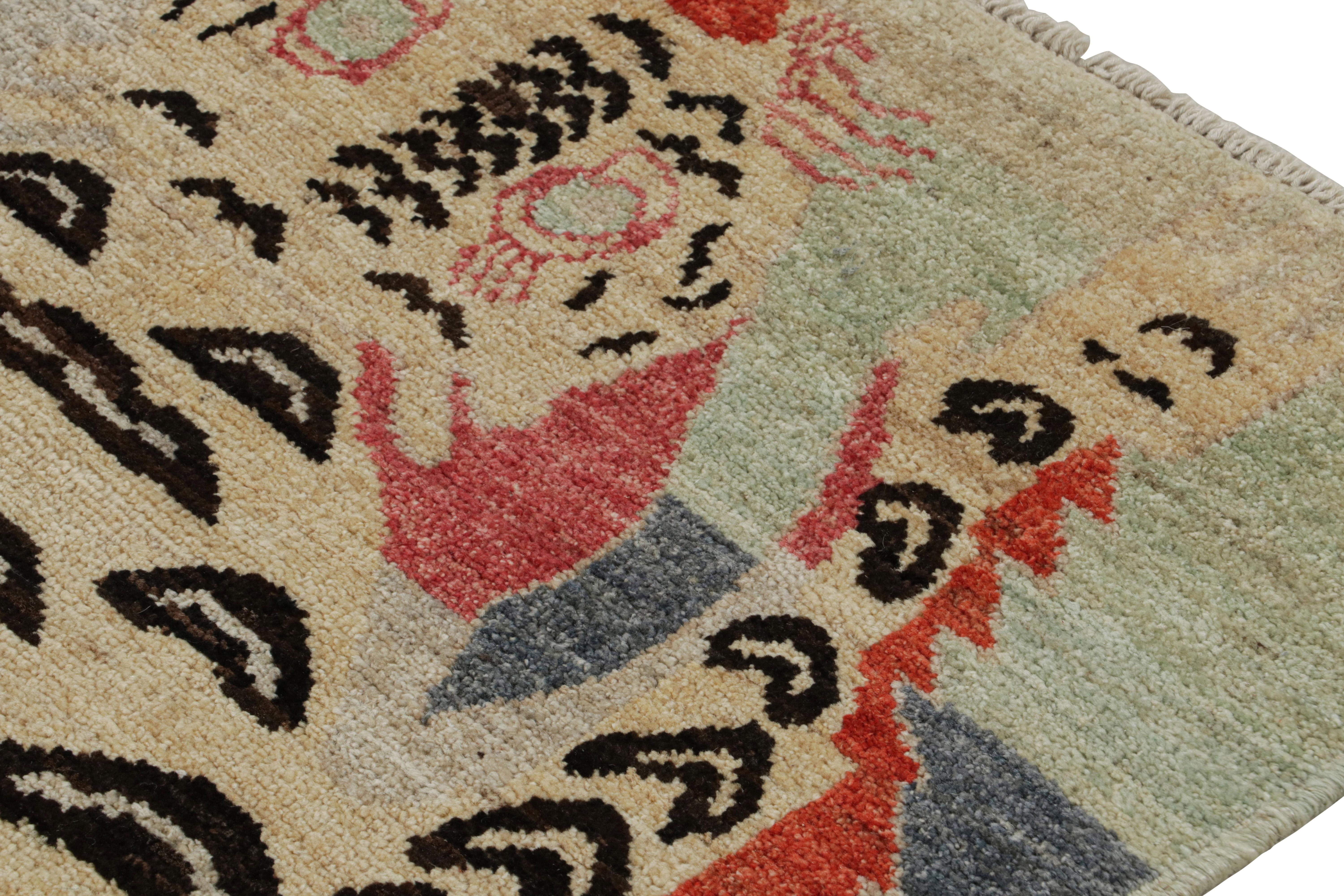 Noué à la main Tapis de course tibétain moderne en peau de tigre Pictorial de Rug & Kilim en vente