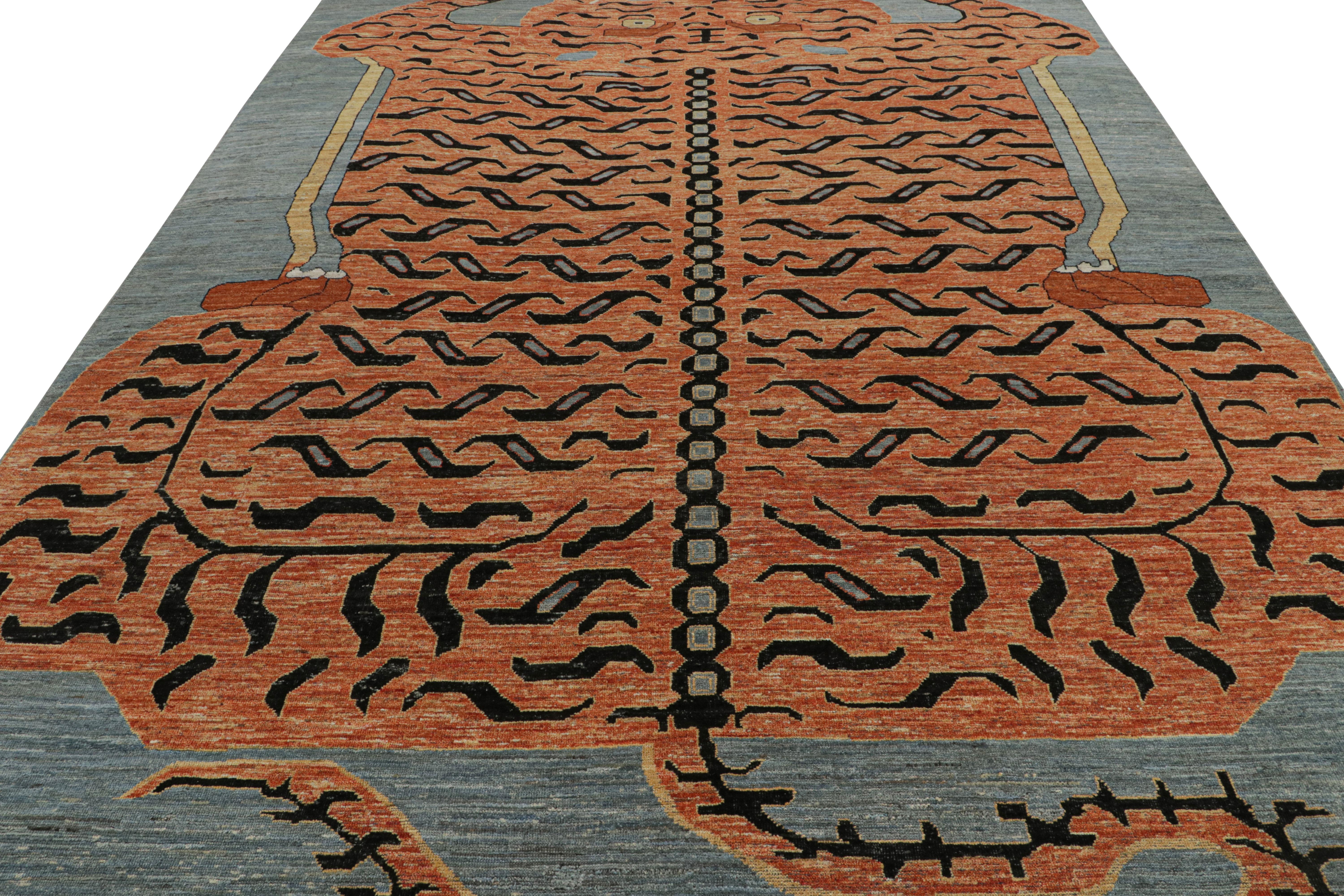 Rug & Kilim's Modern Tiger Pictorial Rug Design in gebranntem Orange und Blau (Moderne) im Angebot