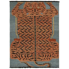 Rug & Kilim: il design del tappeto pittorico Tiger moderno in arancione e blu bruciato