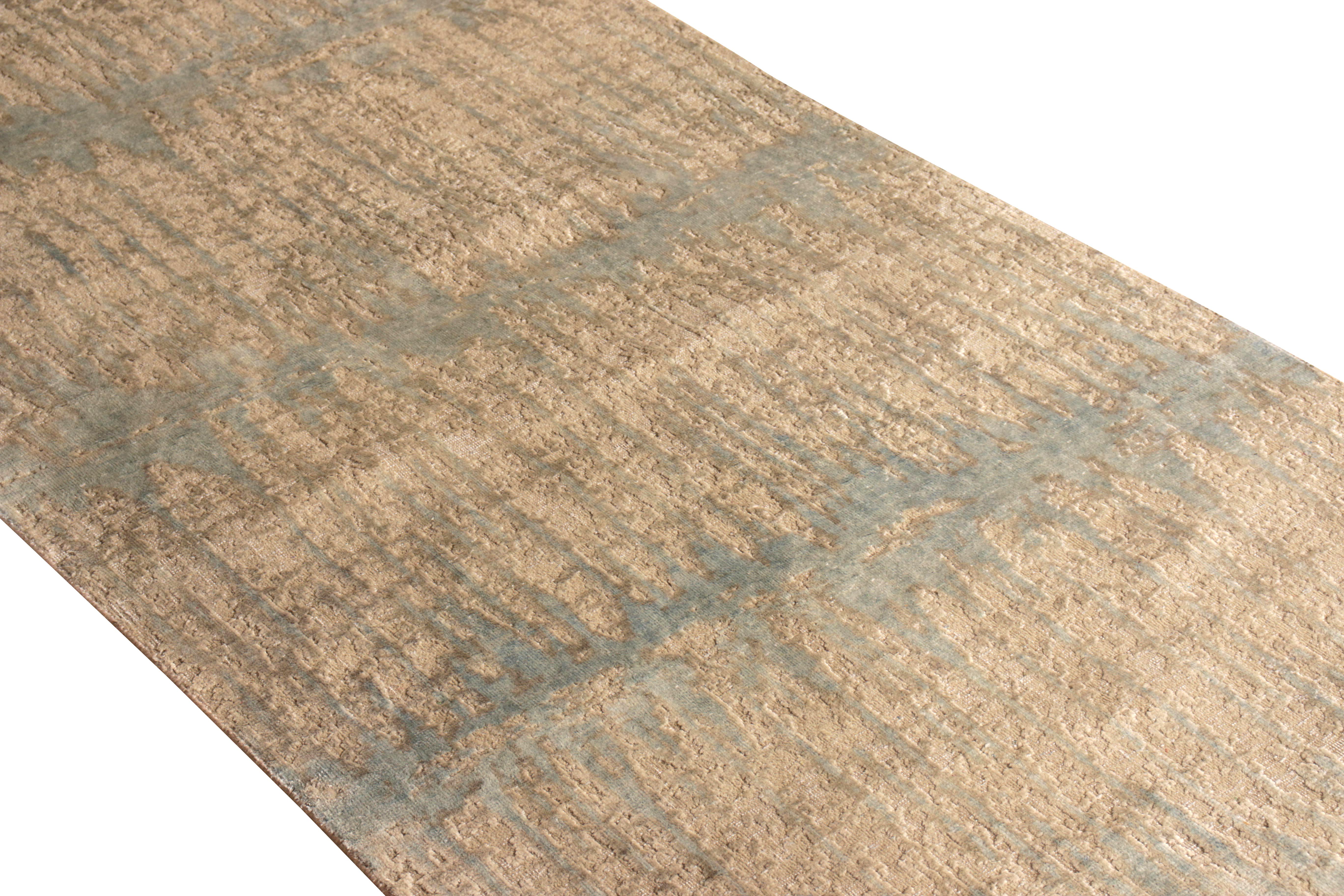 Indiano Rug & Kilim - Tappeto moderno di transizione in lana e seta blu beige in vendita