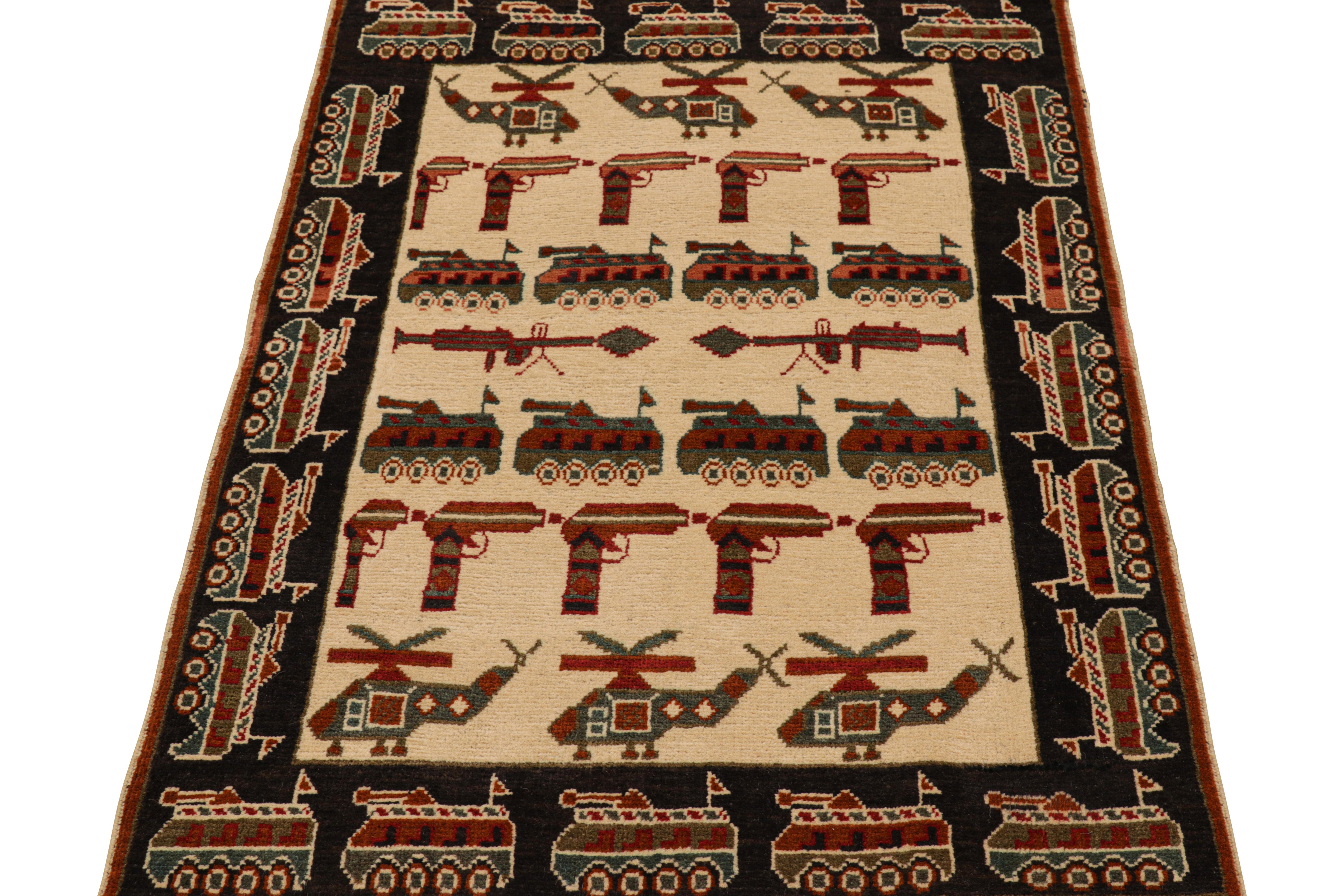 Annodato a mano Rug & Kilim - Tappeto tribale moderno in beige con immagini di guerra in vendita