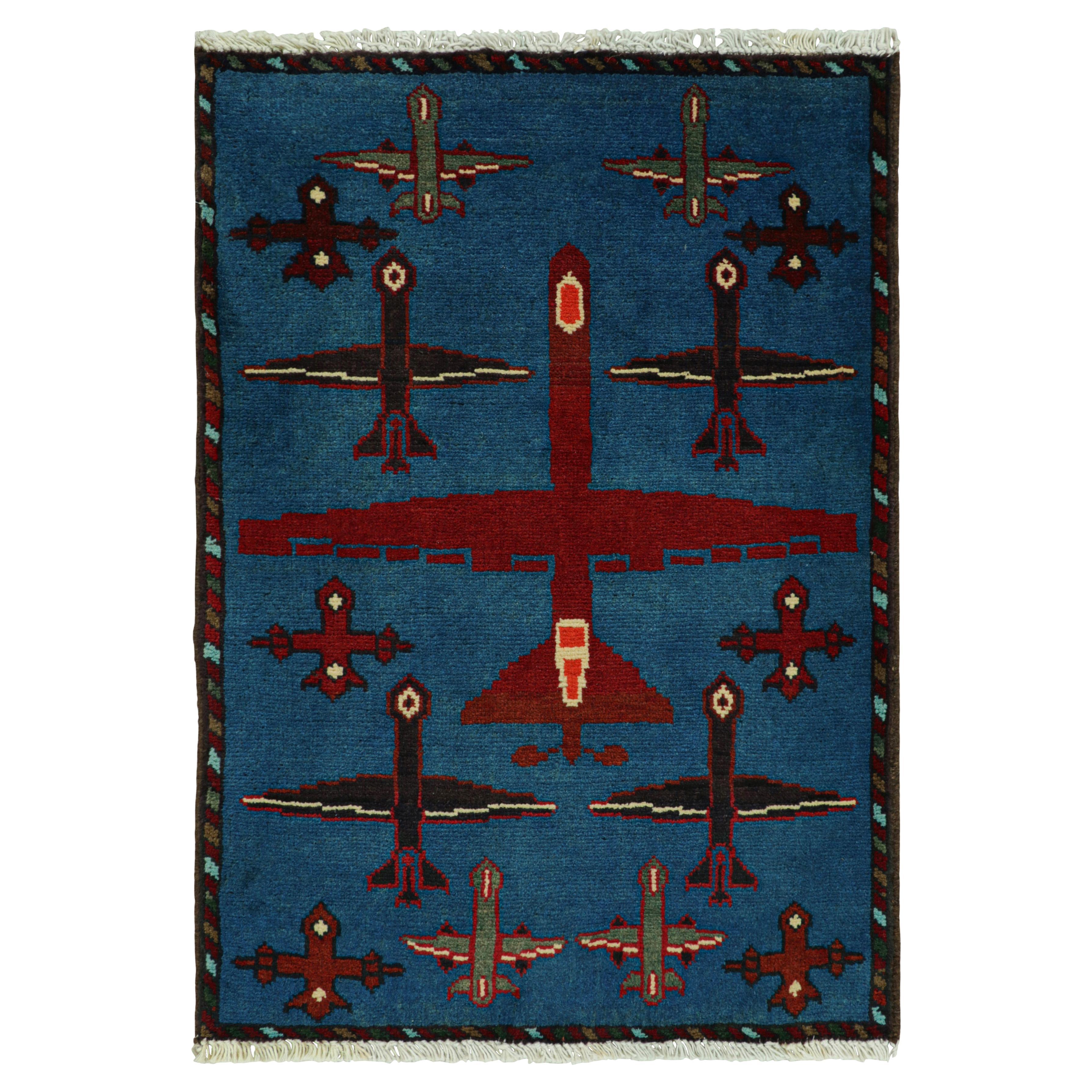 Rug & Kilim - Tappeto tribale moderno in blu con immagini di aeroplani