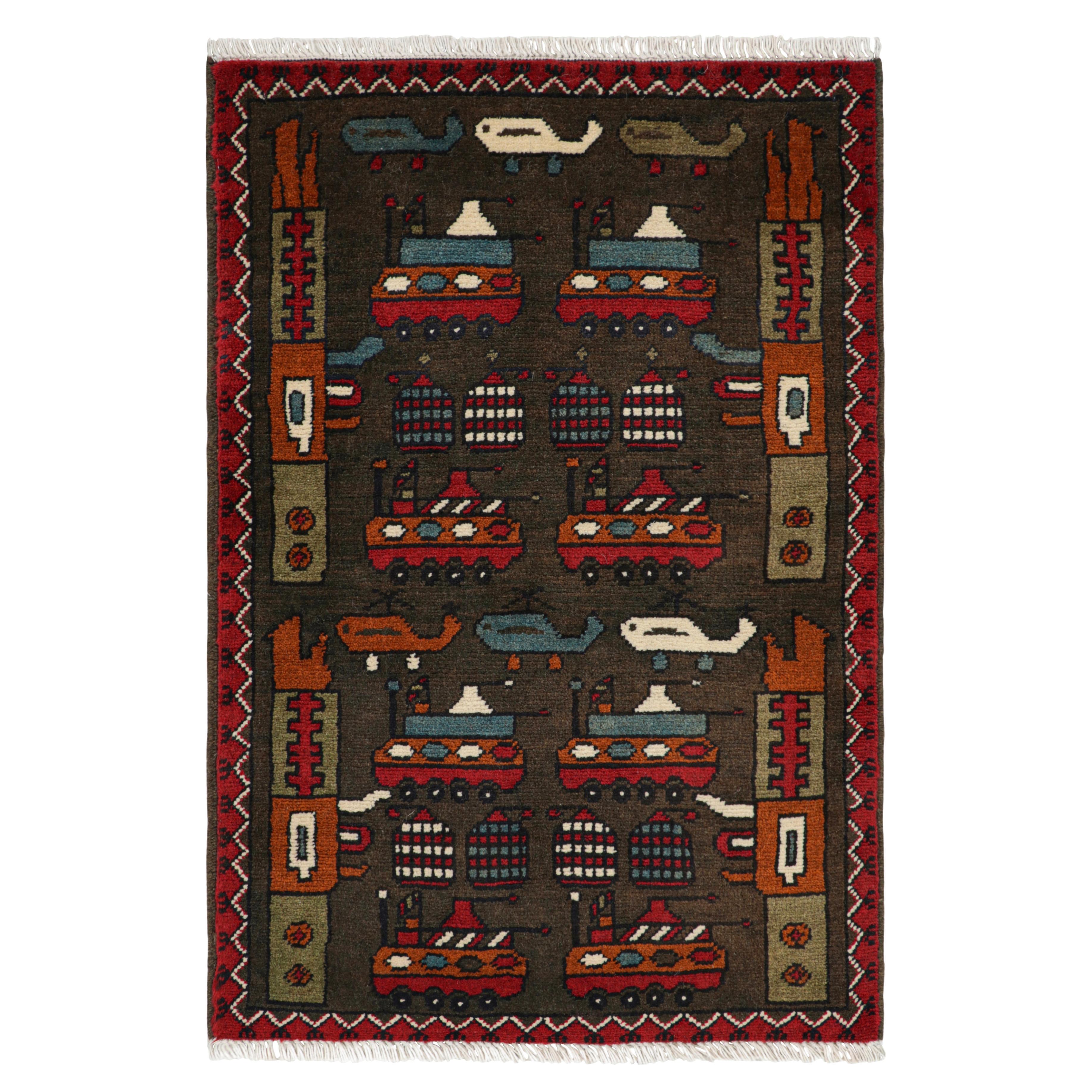Rug & Kilim è un tappeto tribale moderno di colore marrone con immagini di elicotteri e carri armati.