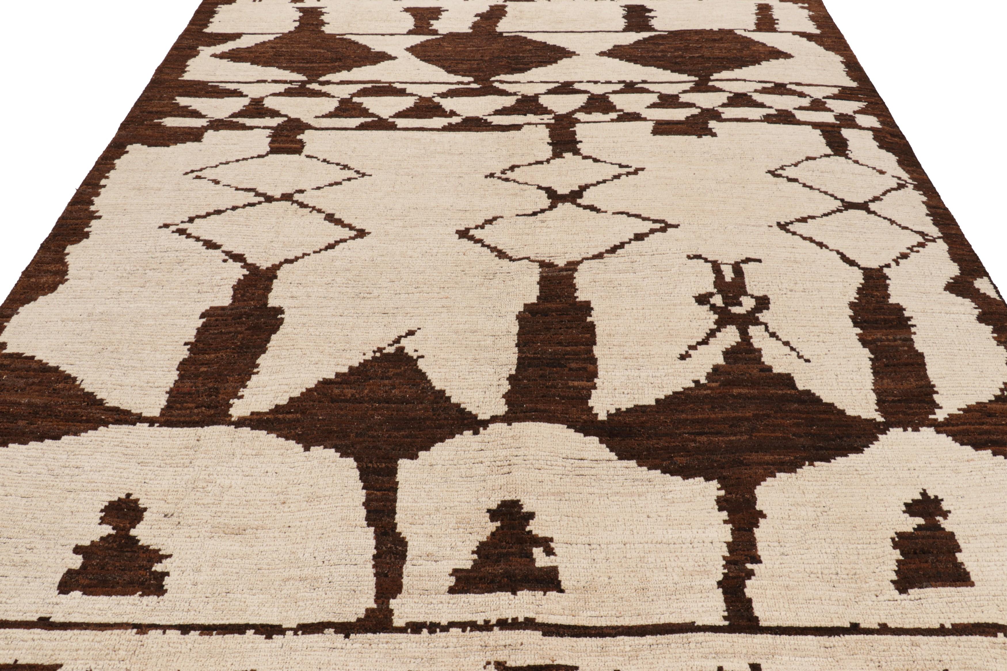 Rug & Kilim è un tappeto in stile Mogul con motivi floreali e medaglioni color verde acqua e rosso. In condizioni Nuovo in vendita a Long Island City, NY