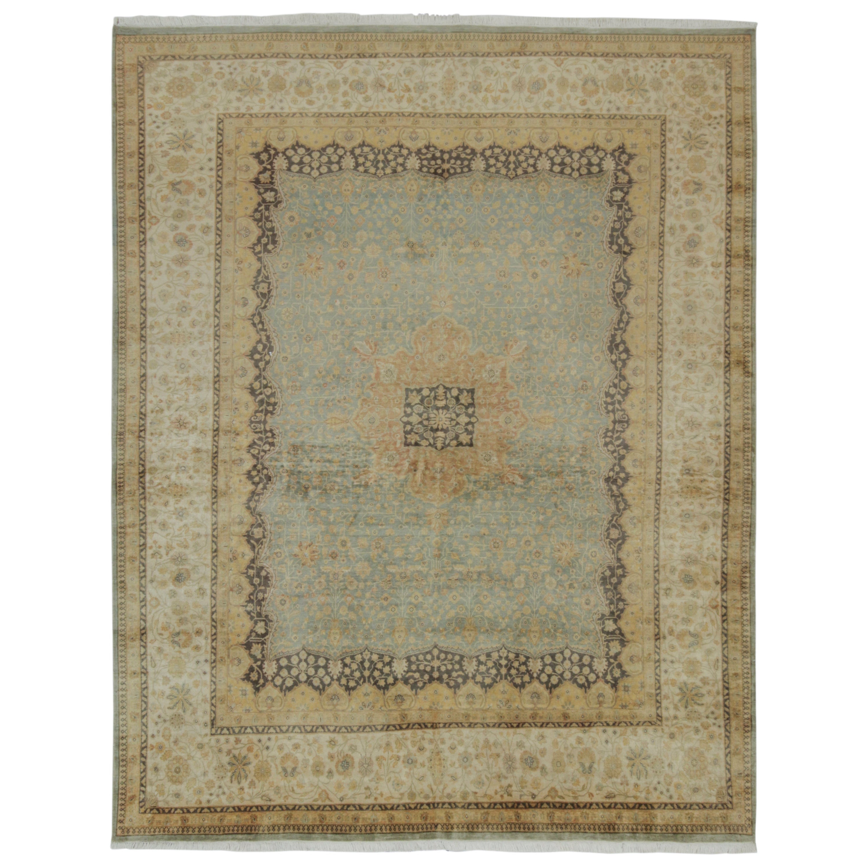 Rug & Kilim's Mohtasham Style Rug in Blue with Gold Medallion and Beige Florals (tapis de style Mohtasham en bleu avec médaillon en or et fleurs en beige)