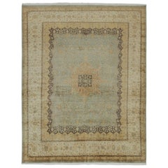 Rug & Kilim's Mohtasham Style Rug in Blue with Gold Medallion and Beige Florals (tapis de style Mohtasham en bleu avec médaillon en or et fleurs en beige)