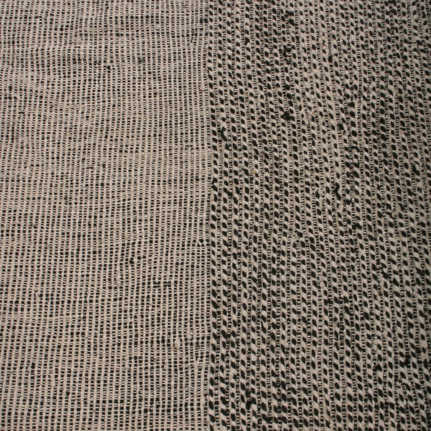 Geometrischer weißer und schwarzer Wollteppich im marokkanischen Berberstil von Teppich & Kilims (Marokkanisch) im Angebot