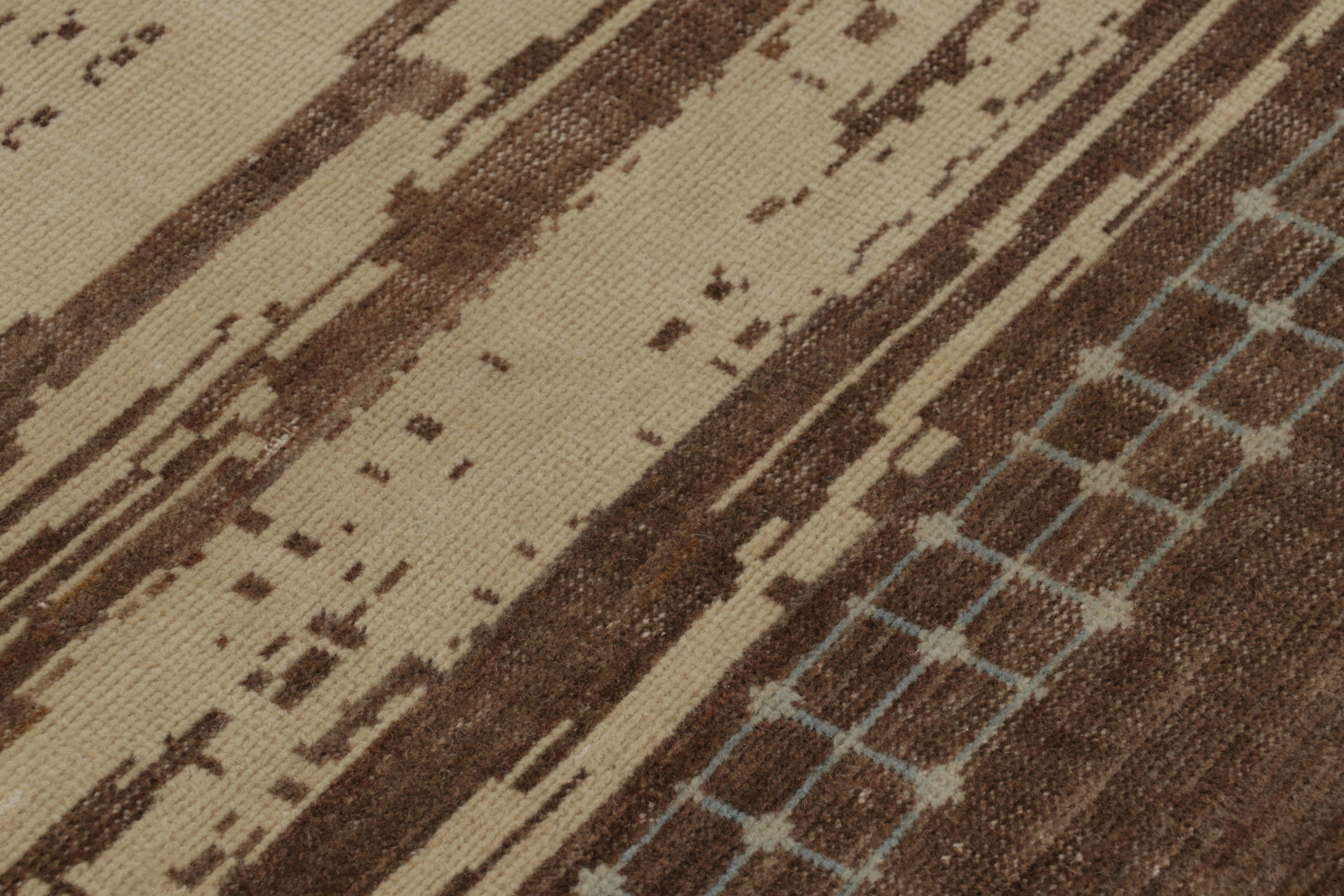 Rug & Kilim's marokkanisch inspirierter Teppich mit abstraktem Muster in Braun und Creme (21. Jahrhundert und zeitgenössisch) im Angebot