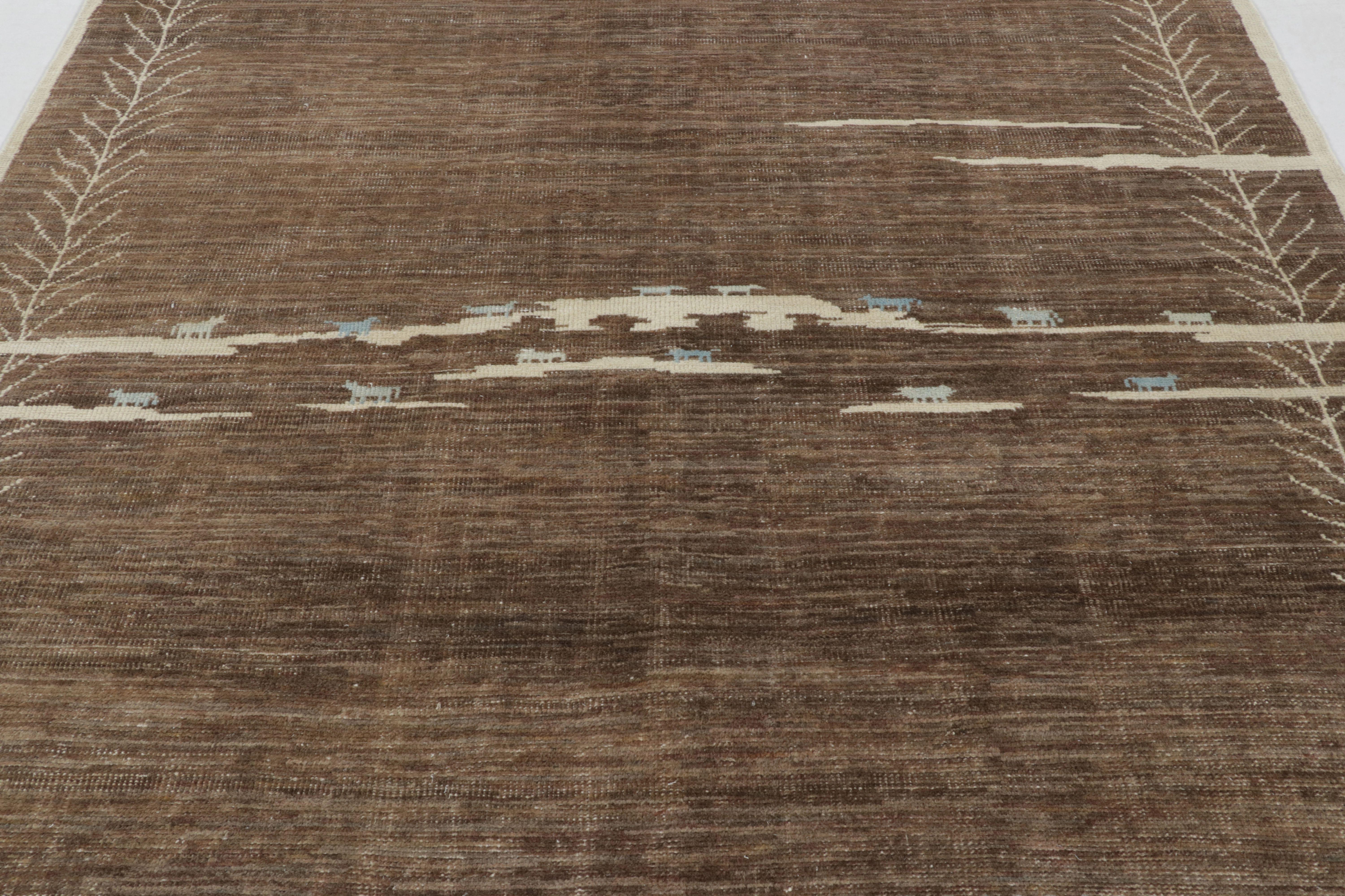 Indiano Rug & Kilim è un tappeto di ispirazione marocchina con un motivo astratto marrone sbiadito e panna in vendita