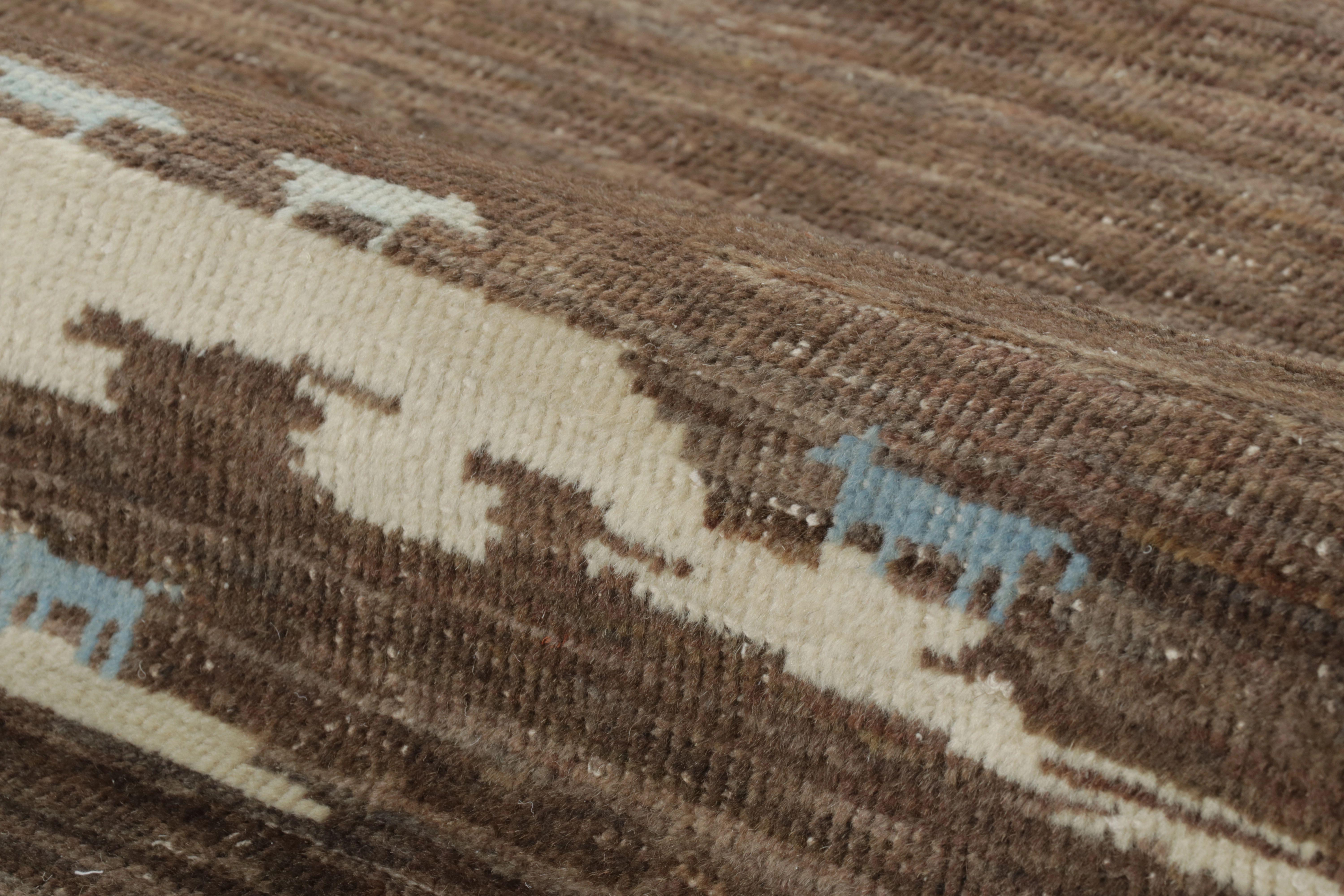 Rug & Kilim è un tappeto di ispirazione marocchina con un motivo astratto marrone sbiadito e panna In condizioni Nuovo in vendita a Long Island City, NY