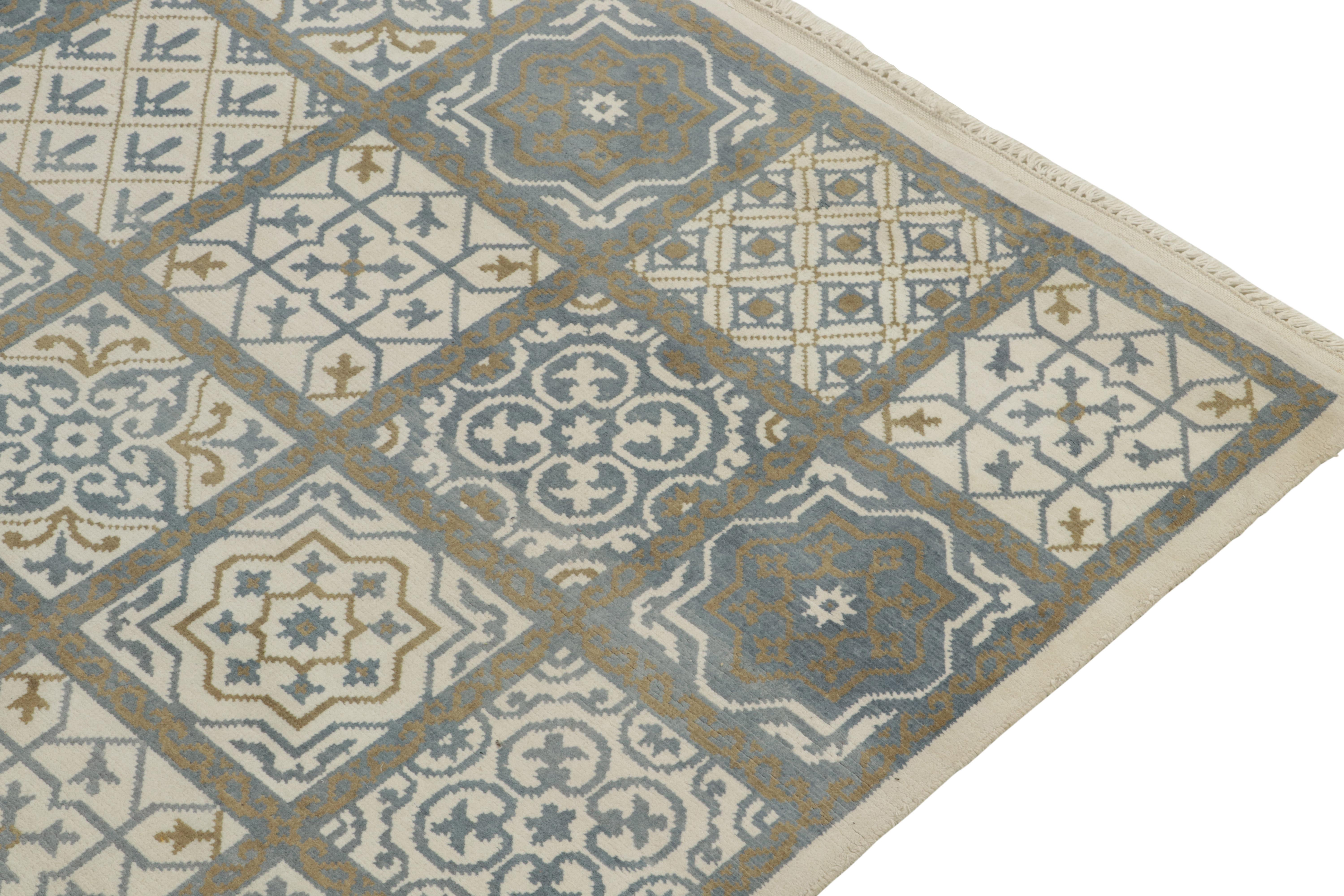 Rug & Kilim’s Moroccan-Inspired Rug in White and Blue Tribal Medallions In New Condition For Sale In Long Island City, NY