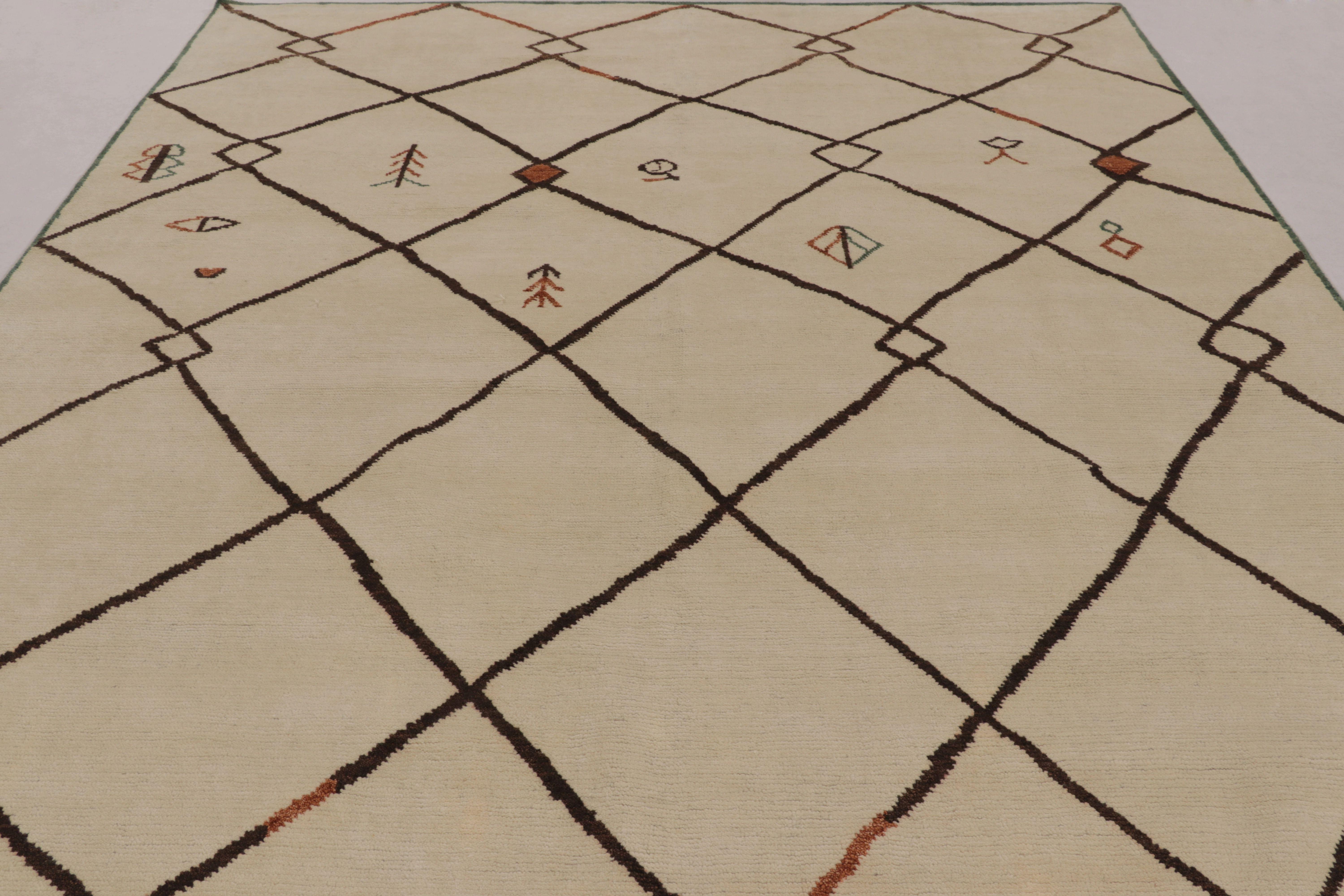 Rug & Kilim - Tappeto di ispirazione marocchina, avorio e marrone con reticolo tribale In condizioni Nuovo in vendita a Long Island City, NY