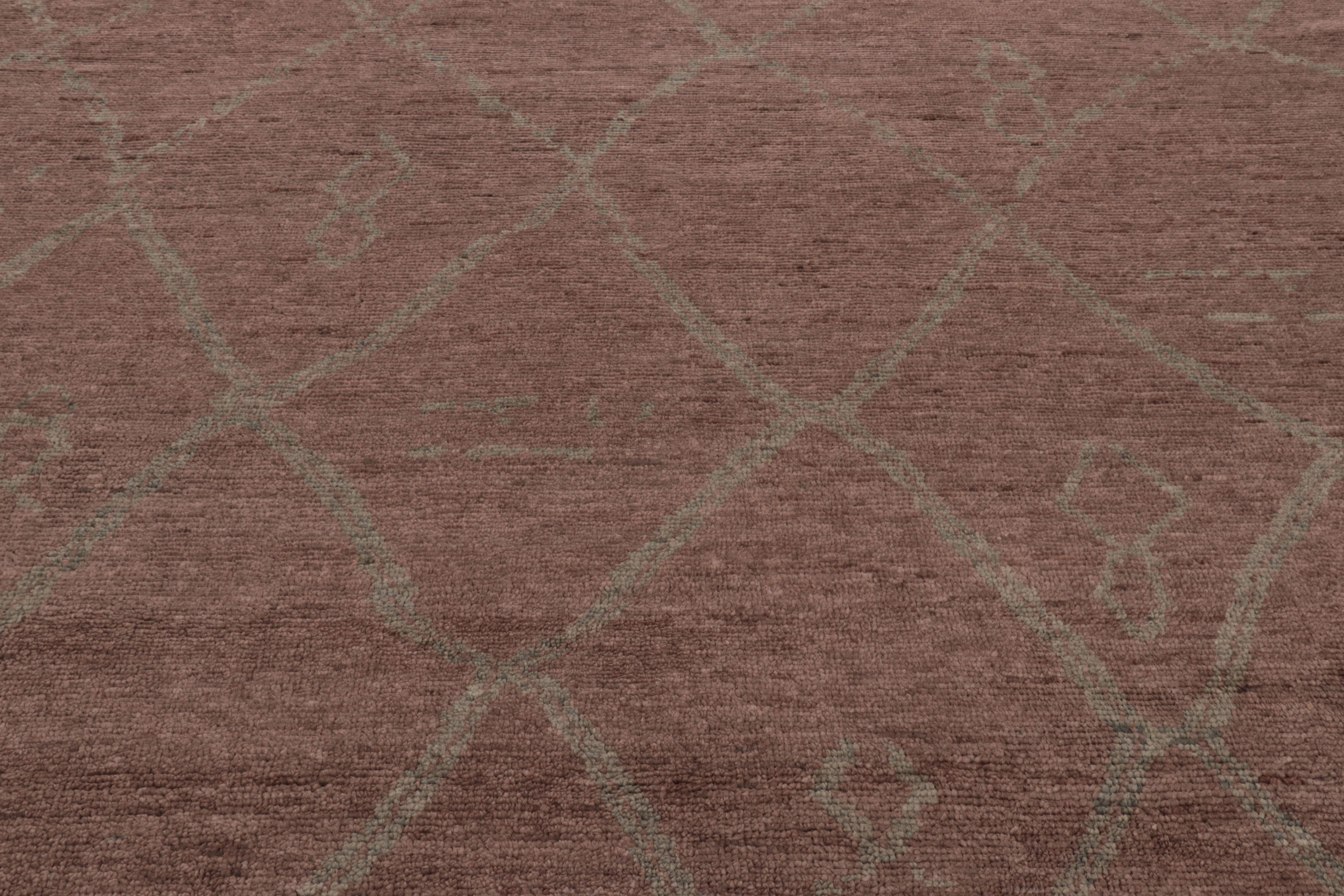 Marokkanisch inspirierter Teppich von Rug & Kilim, mauve und grau mit Tribal-Gitter (Stammeskunst) im Angebot