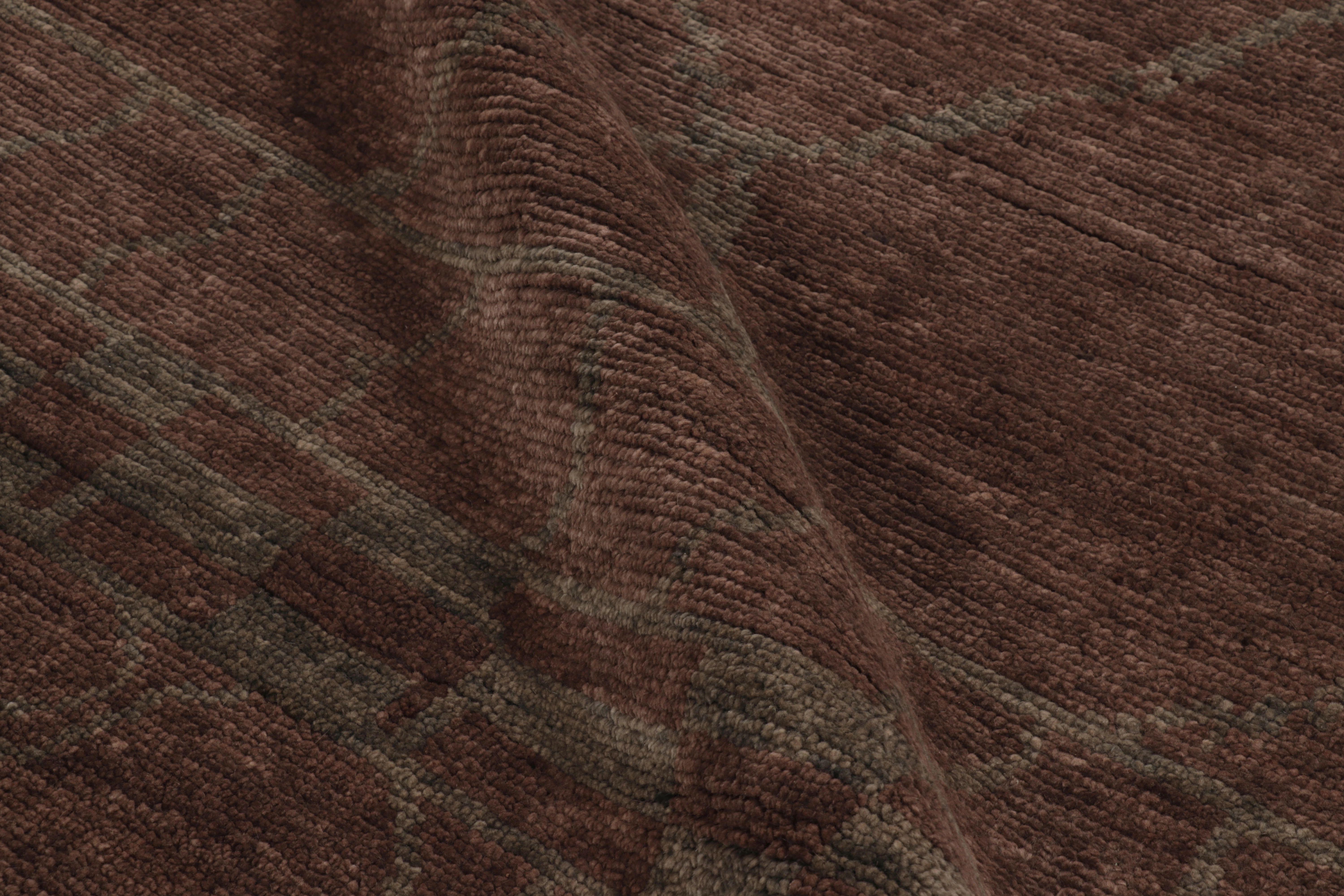 Marokkanisch inspirierter Teppich von Rug & Kilim, mauve und grau mit Tribal-Gitter (21. Jahrhundert und zeitgenössisch) im Angebot