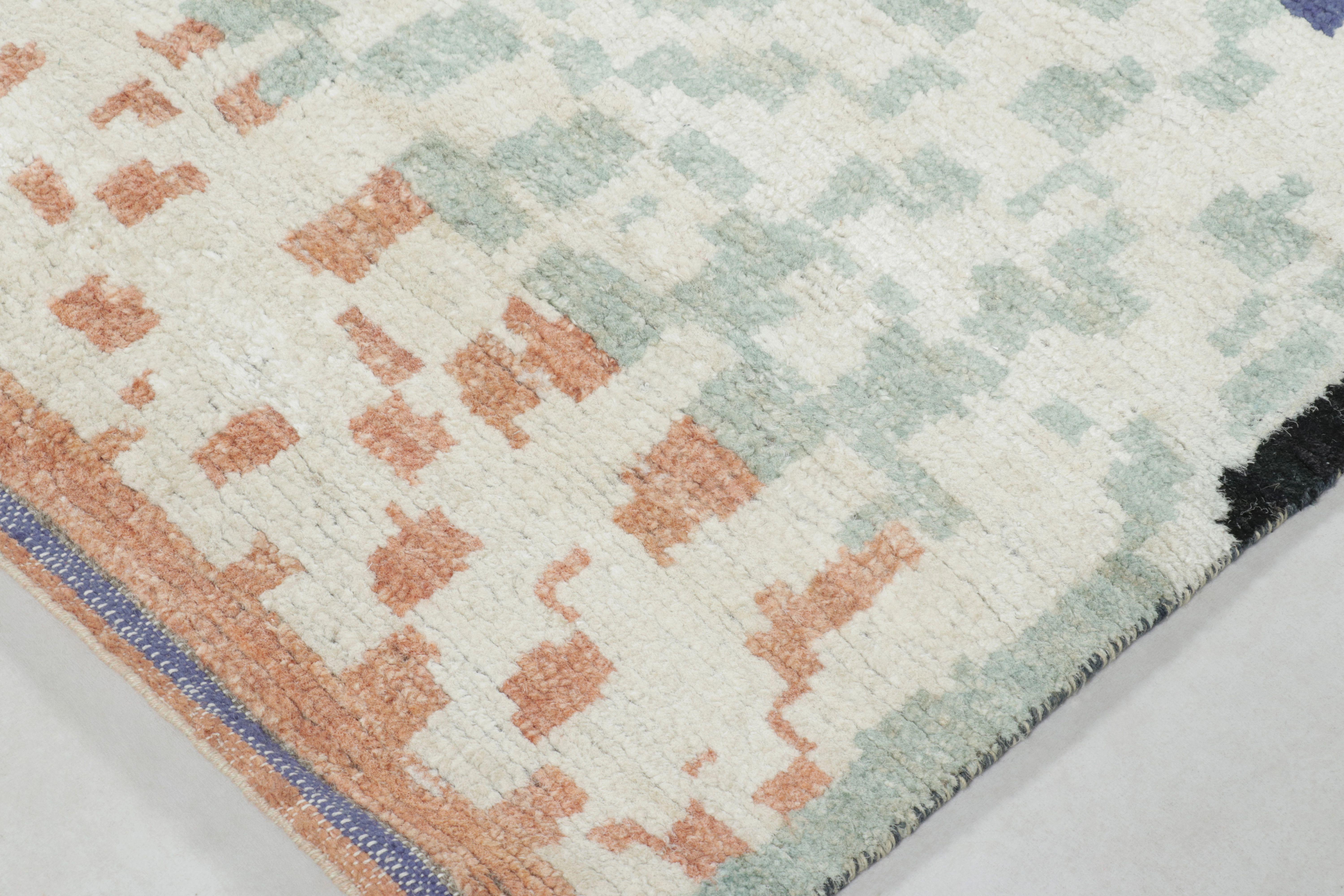 Tribale Rug & Kilim è un tappeto di ispirazione marocchina, bianco con motivi primitivi e giocosi in vendita