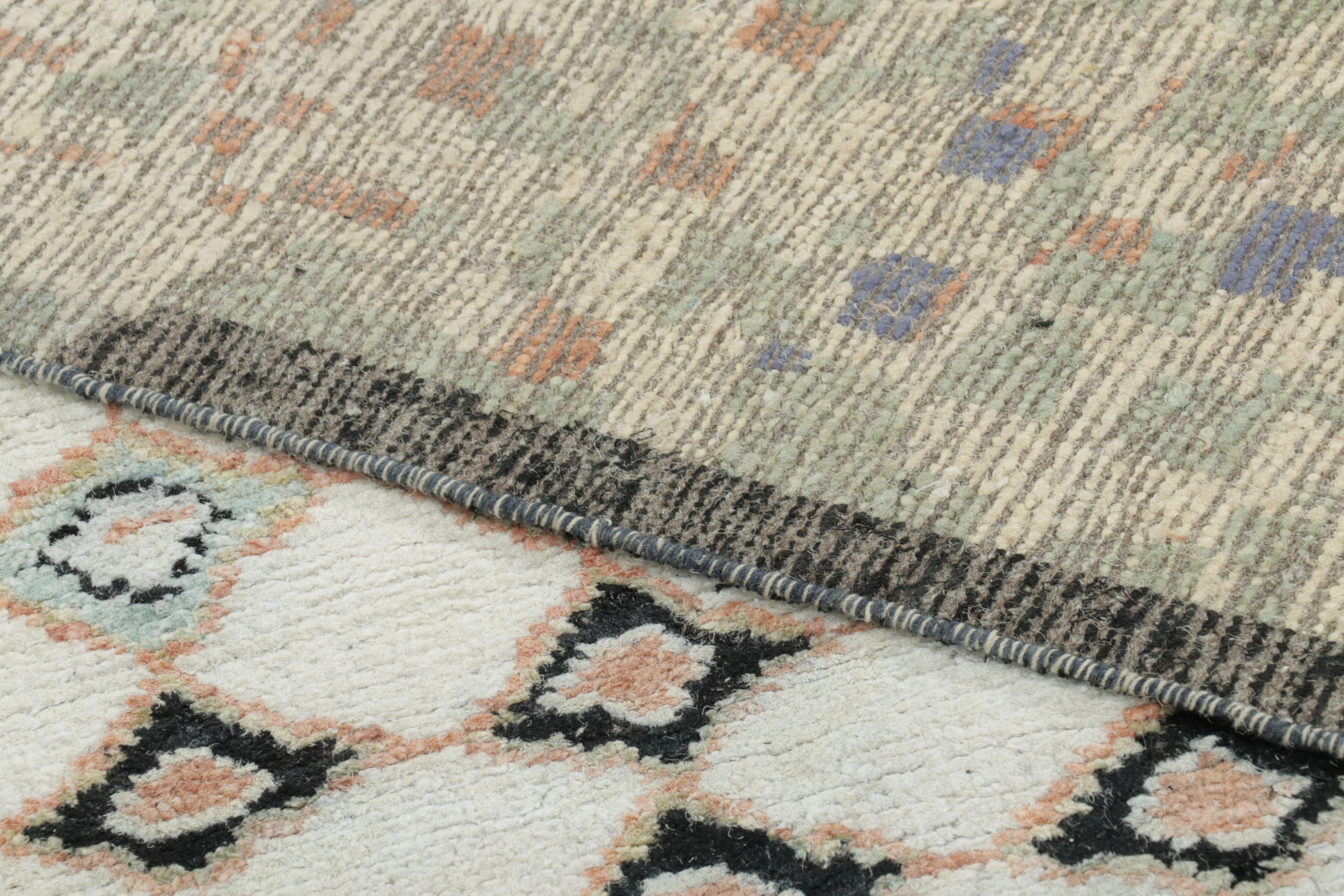 XXI secolo e contemporaneo Rug & Kilim è un tappeto di ispirazione marocchina, bianco con motivi primitivi e giocosi in vendita