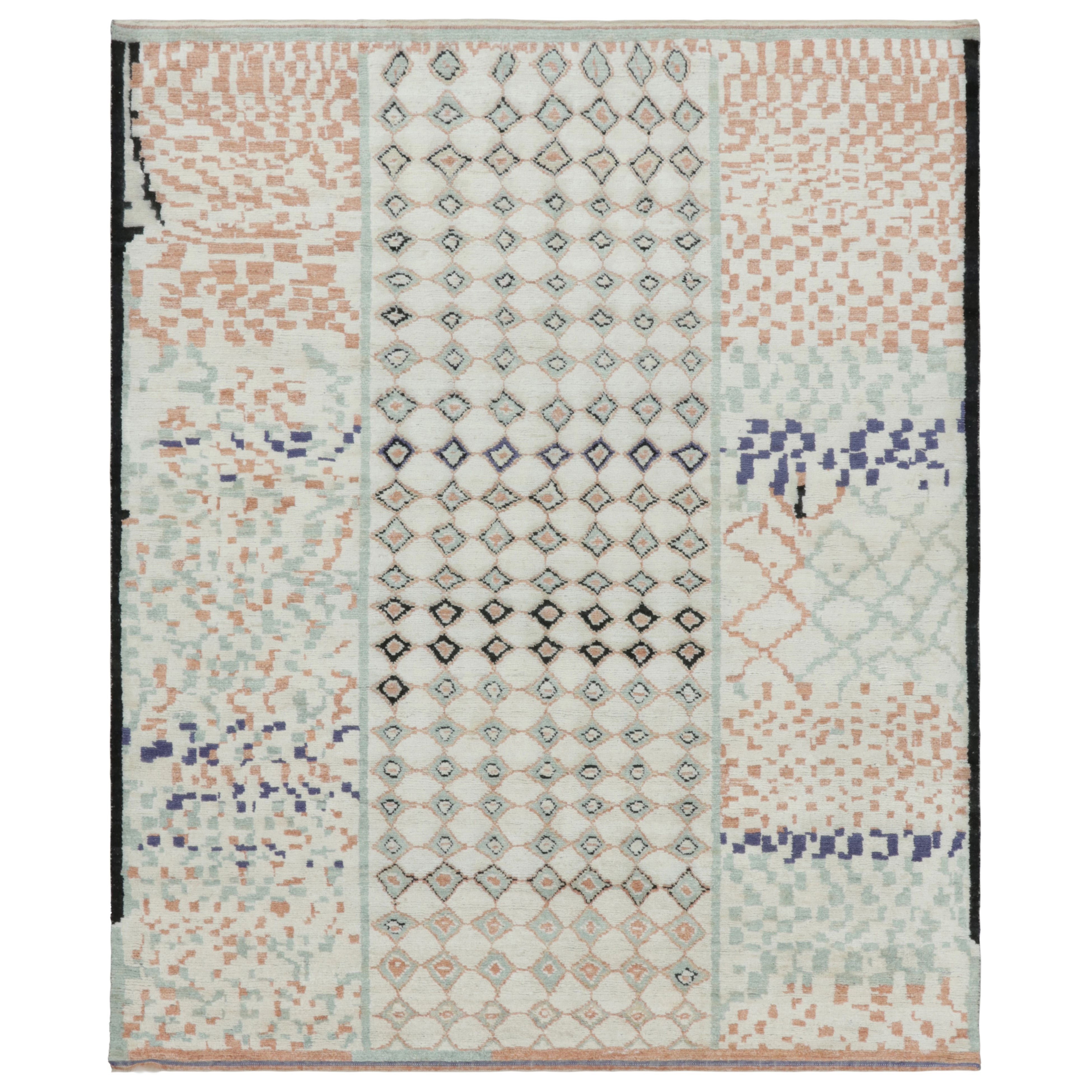 Rug 
Kilim è un tappeto di ispirazione marocchina, bianco con motivi primitivi e giocosi