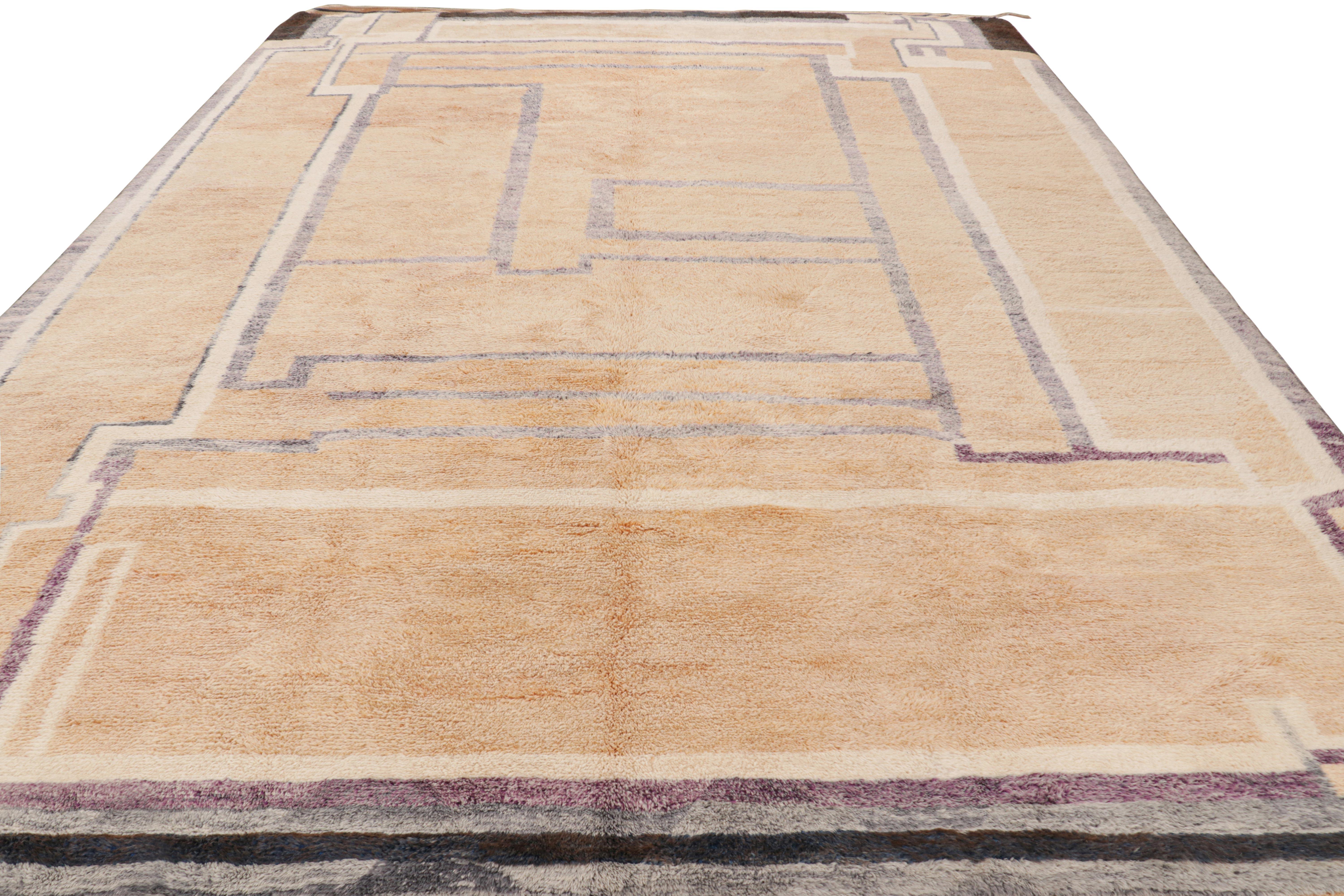 Marokkanischer Teppich von Rug & Kilim in Beige-Braun und Blau mit geometrischen Art-Déco-Mustern (Handgeknüpft) im Angebot