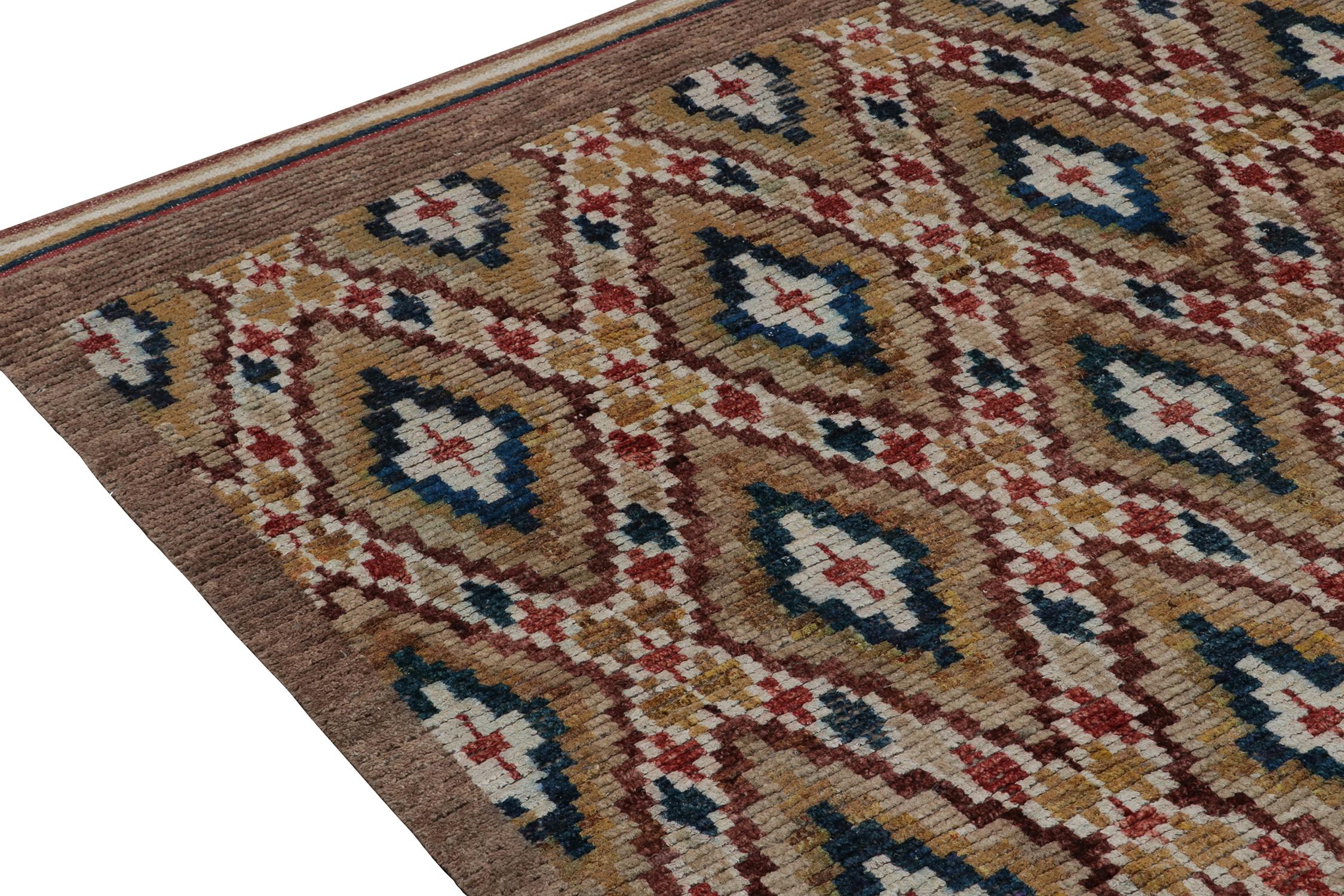 Tapis marocain de Rug & Kilim à motifs de losanges bruns, rouges et bleus Neuf - En vente à Long Island City, NY