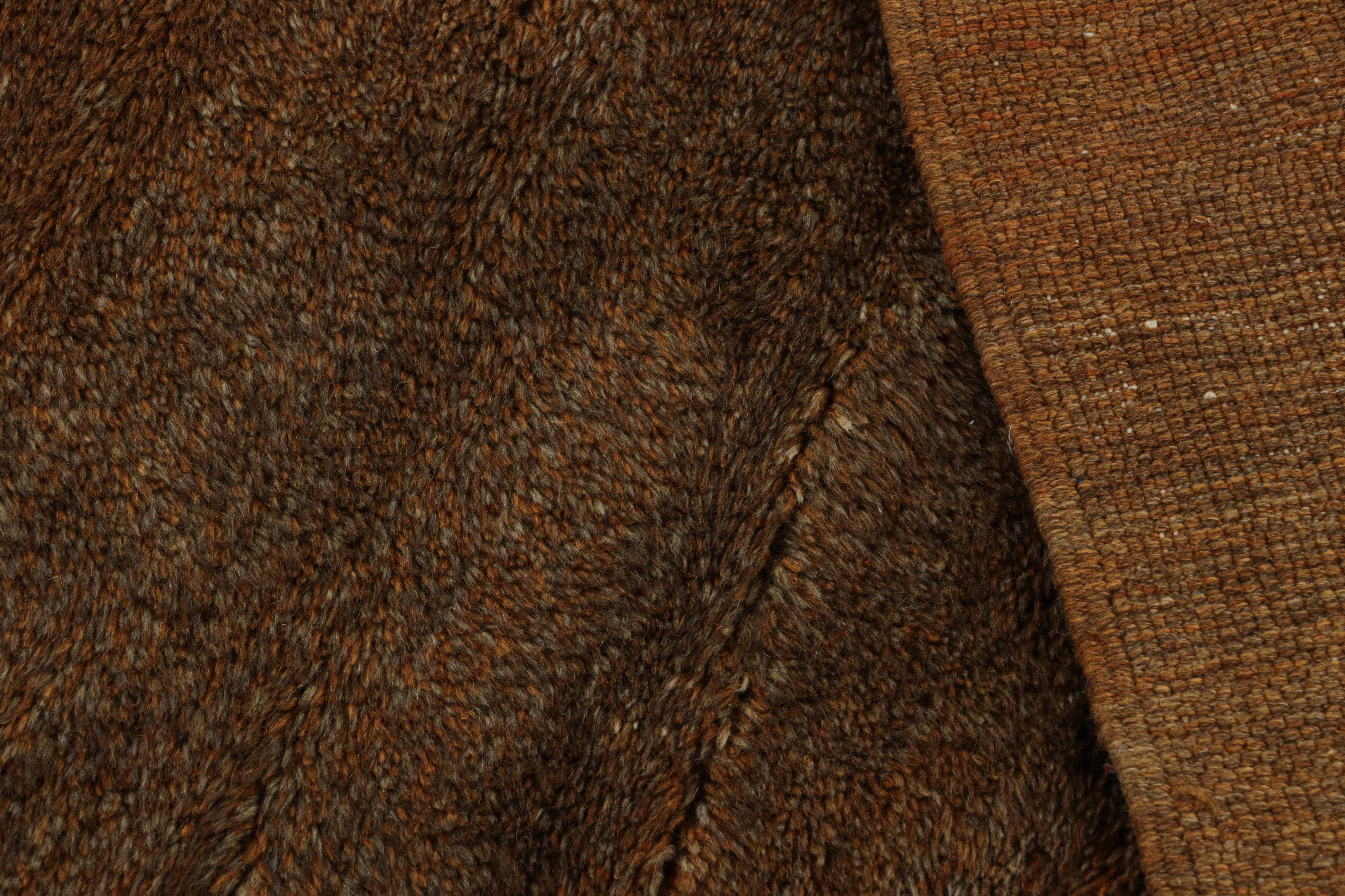 Marokkanischer Teppich von Rug & Kilim in Brown mit schwarzen geometrischen Mustern (Wolle) im Angebot