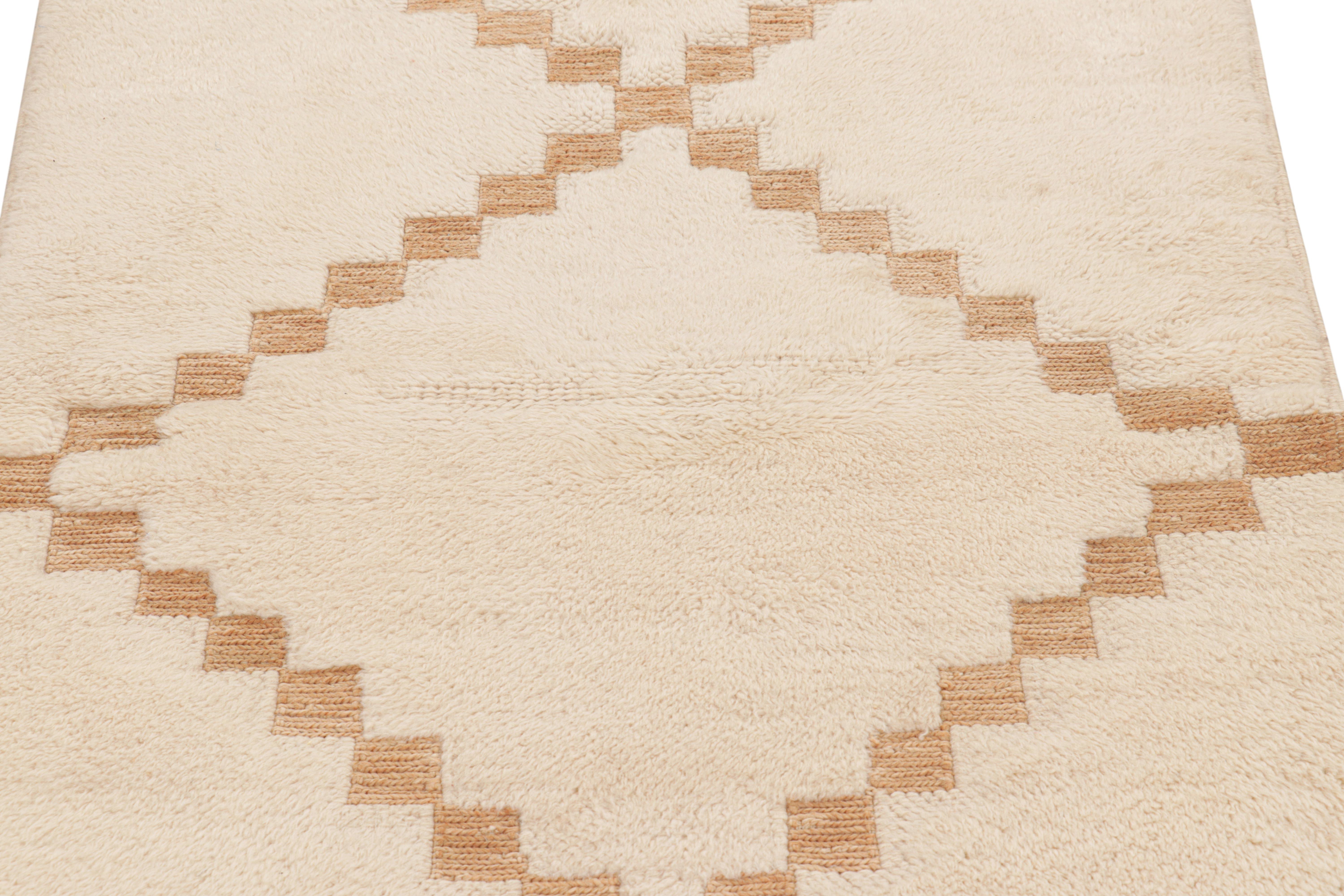 Contemporary Rug & Kilim’s Moroccan Rug in Cream and Beige-Brown with Diamond Medallion For Sale