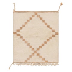 Alfombra marroquí Rug & Kilim en crema y beige-marrón con medallón de rombos