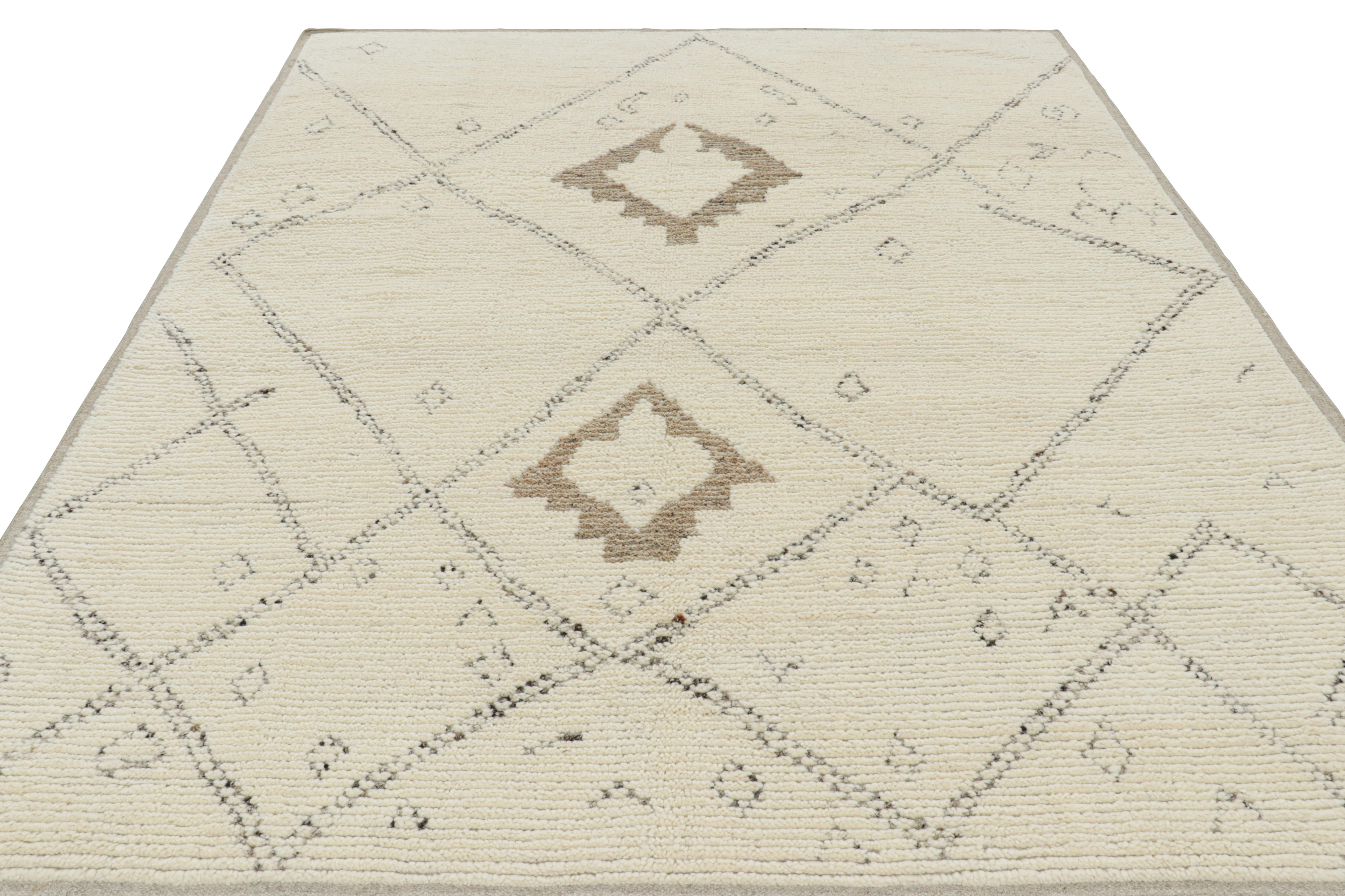 Indian Rug & Kilim’s Moroccan Style  Rug in Cream with Geometric Patterns For Sale