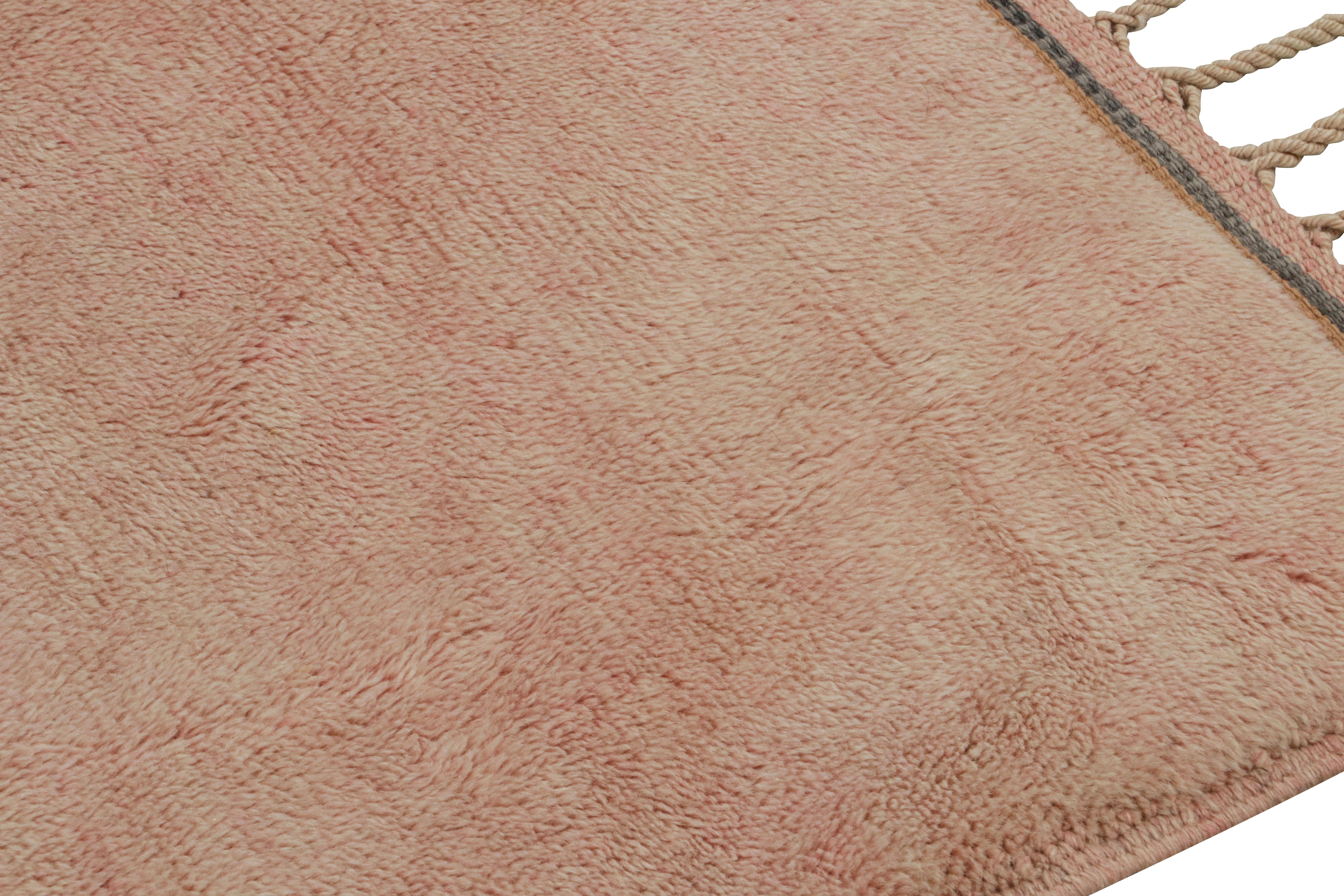Marokkanischer Teppich von Rug & Kilim in Rosa mit geometrischen Mustern im Art-Déco-Stil im Zustand „Neu“ im Angebot in Long Island City, NY