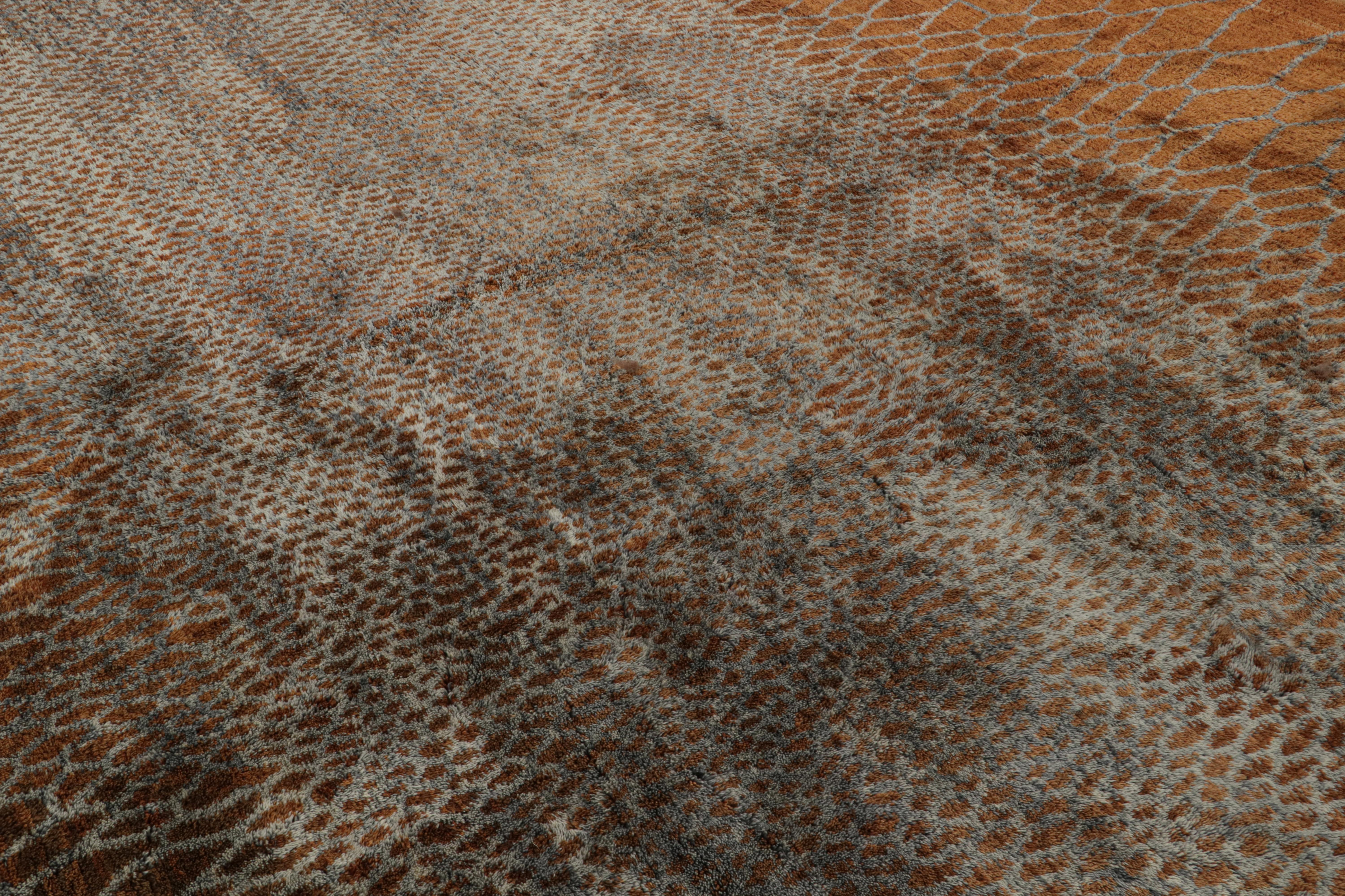 Marokkanischer Teppich von Rug & Kilim in Rosttönen mit silbergrauen geometrischen Mustern (Handgeknüpft) im Angebot