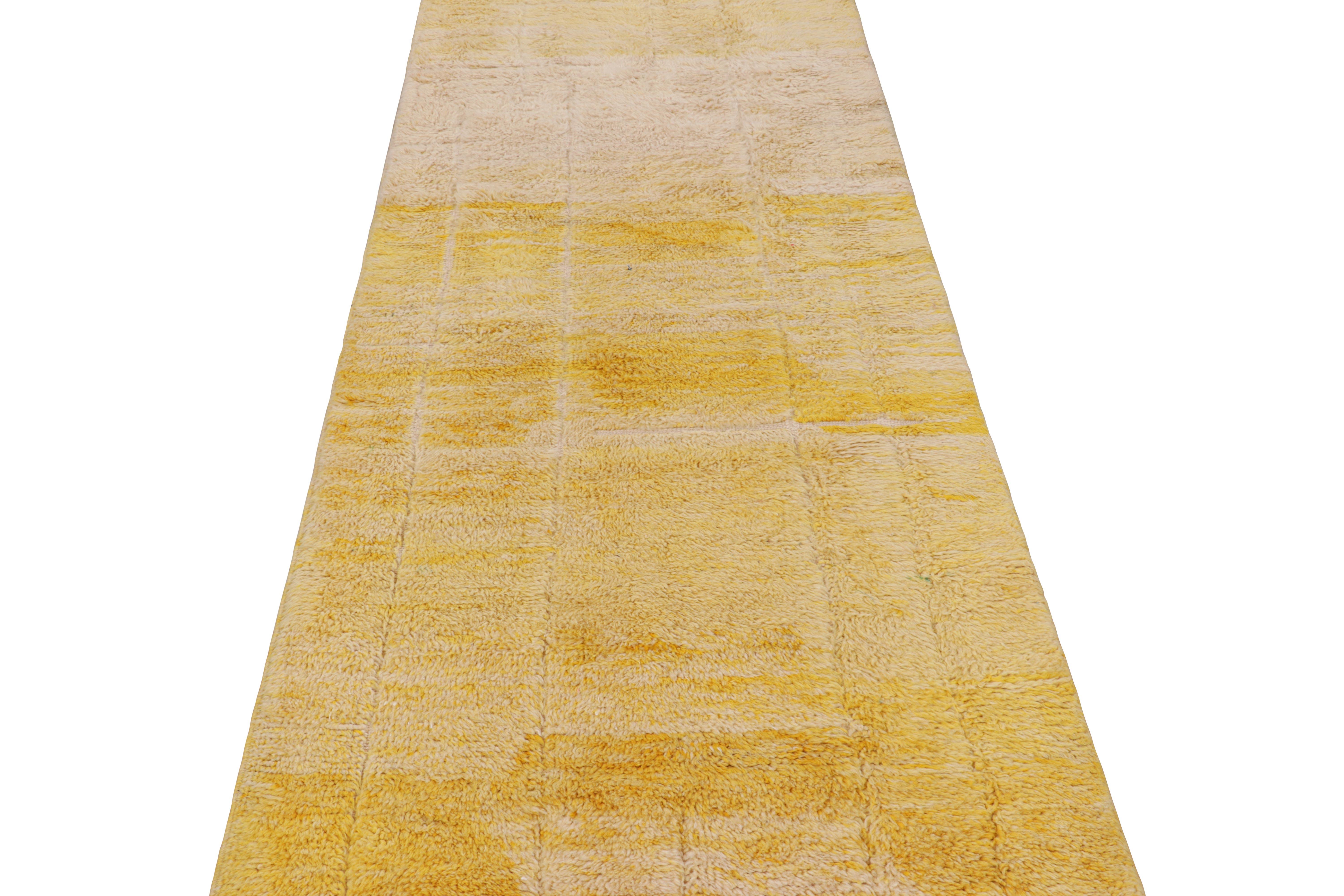 Hand-knotted in wool, this 3x16 modern rug is an exciting new addition to our special collection made by contemporary tribal weavers from the rural communities of the middle atlas. 

On the Design: 

Connoisseurs may admire the subtle appeal of the