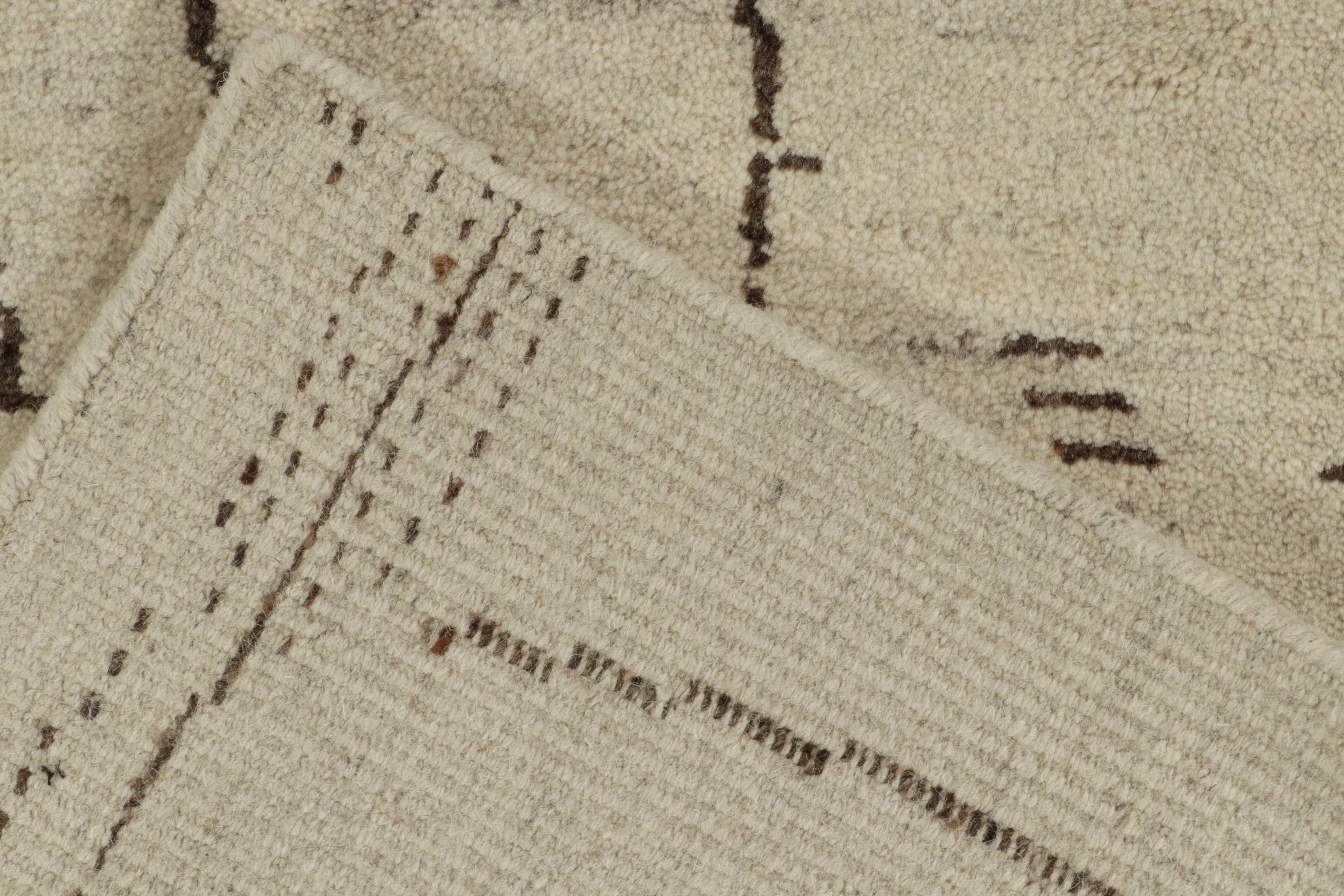 XXIe siècle et contemporain Tapis contemporain de style marocain de Rug & Kilim en beige et Brown en vente