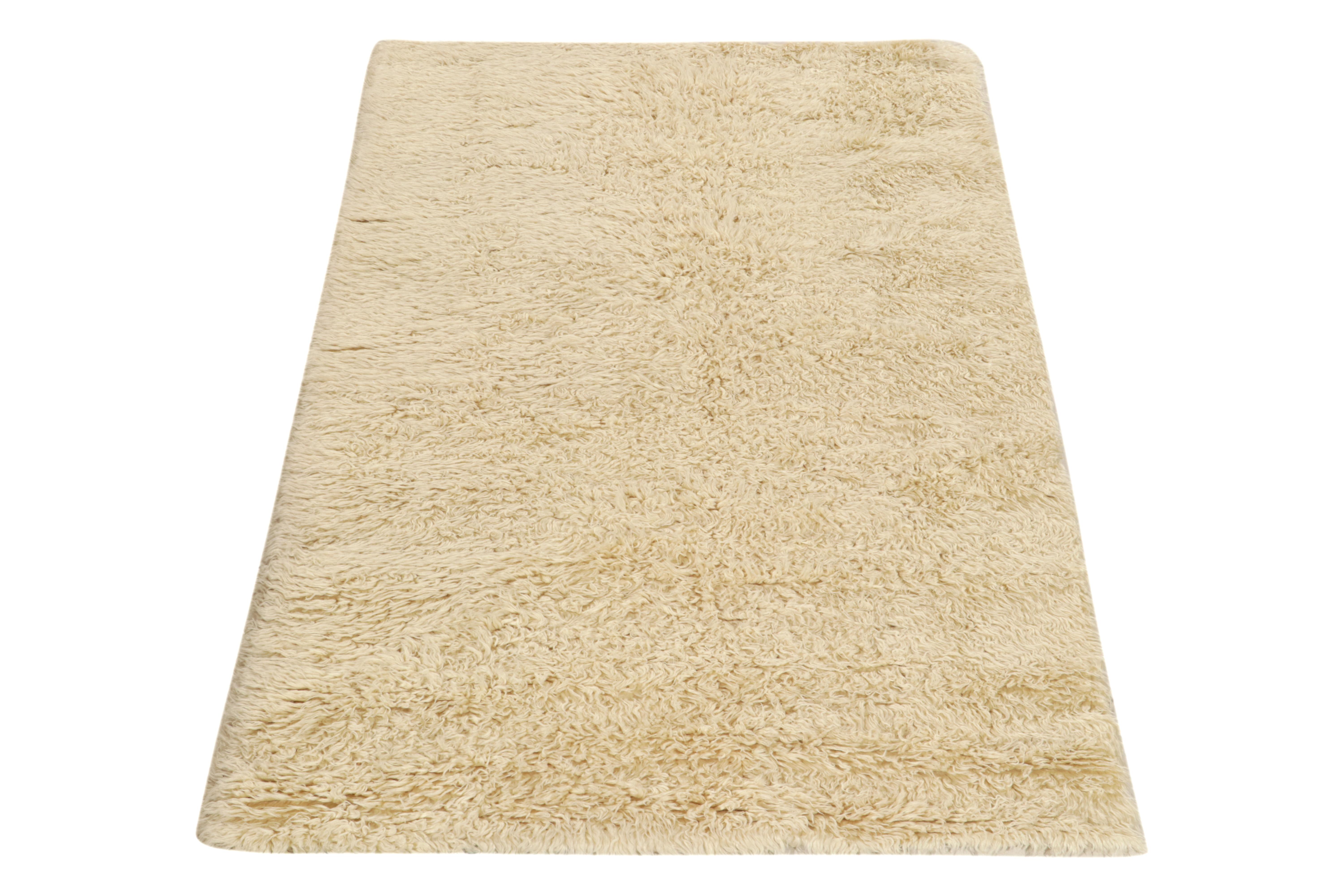 From Rug & Kilim’s modern collections, this 4x6 piece is an ode to Moroccan rug style and craftsmanship. Hand-knotted in wool, this contemporary piece revels in an alluring off-white and beige shag pile connoting the comfort & coziness that this