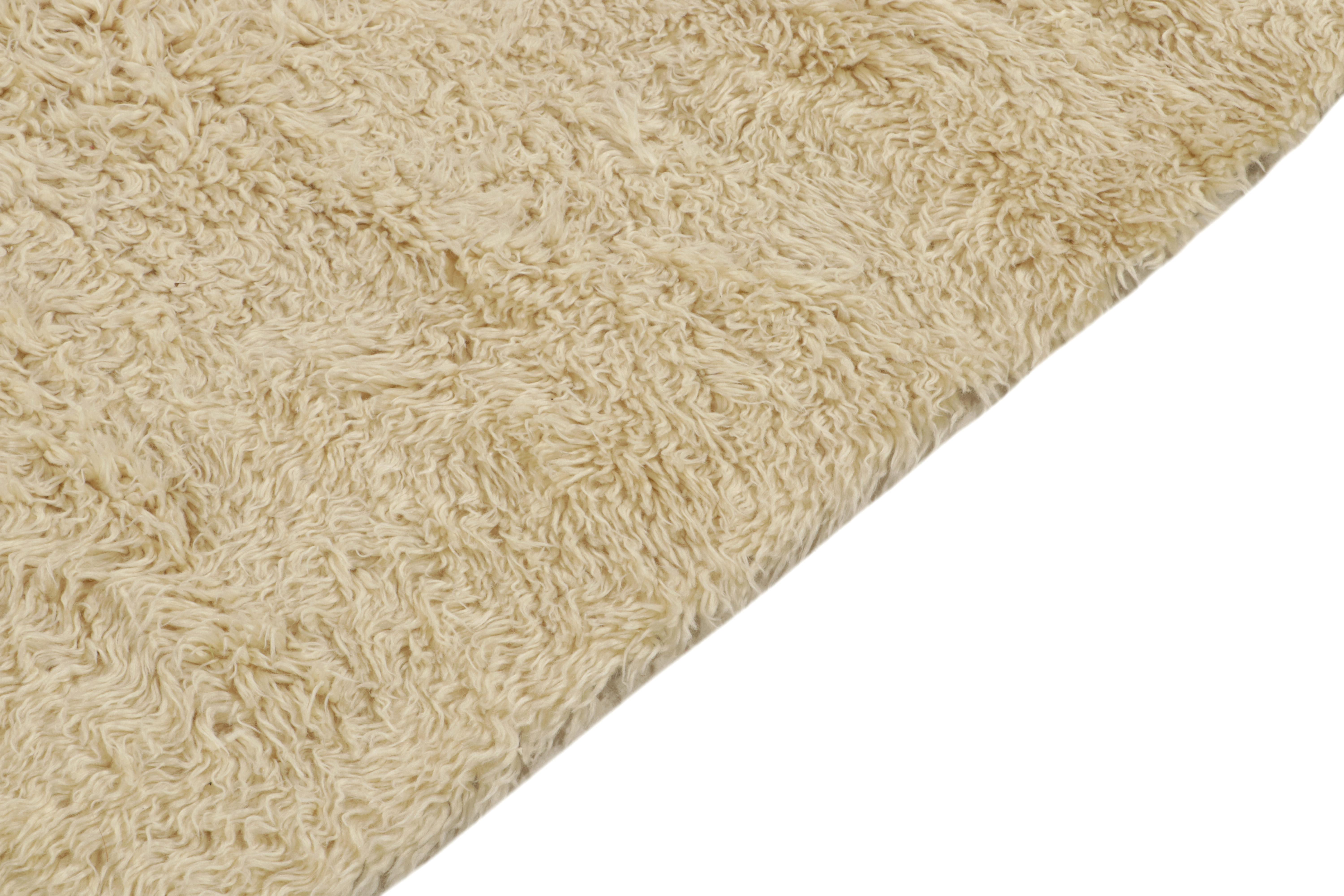 Hand-Knotted Rug & Kilim’s Moroccan Style Contemporary Rug in Solid Off-White Shag Pile For Sale