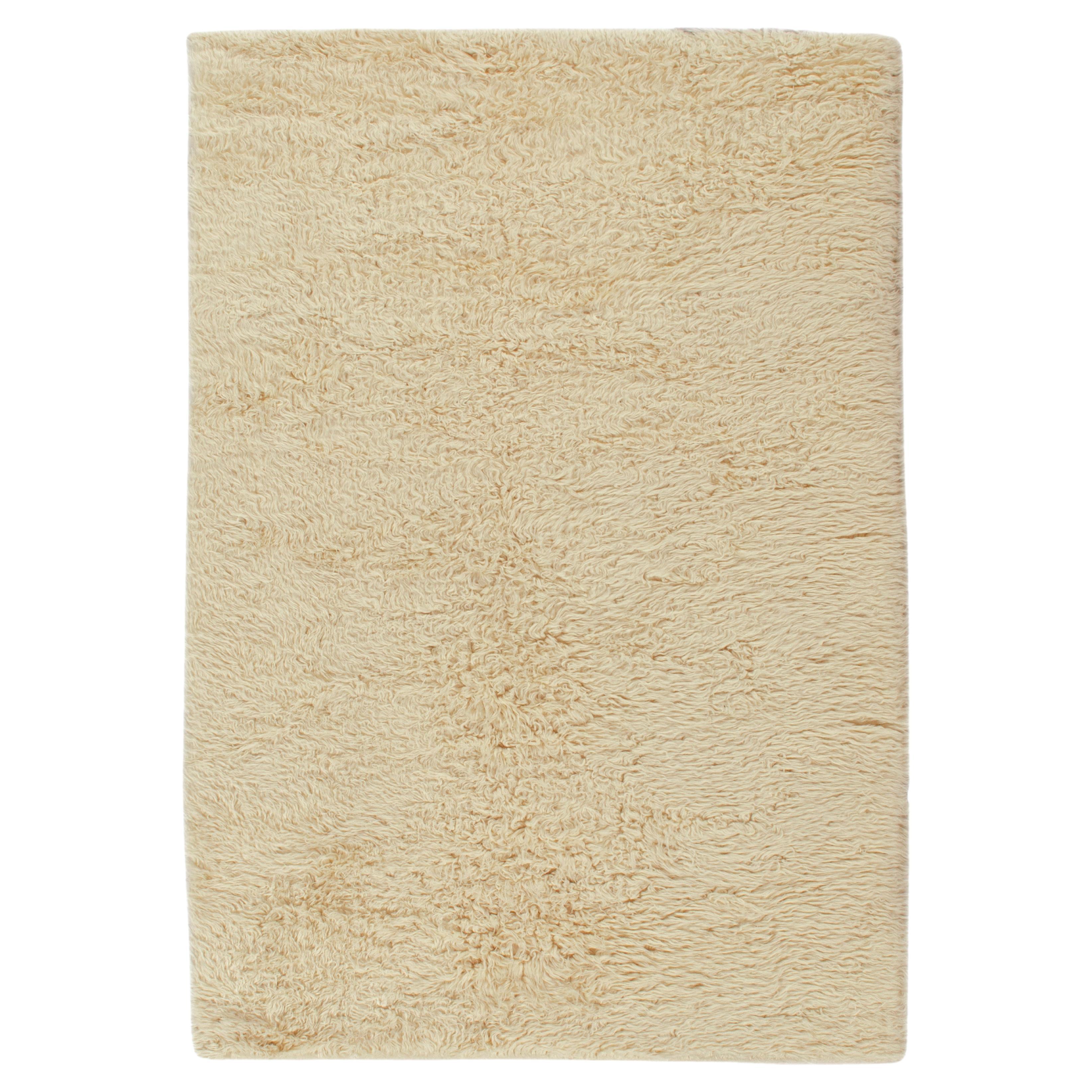 Rug & Kilim’s Moroccan Style Contemporary Rug in Solid Off-White Shag Pile